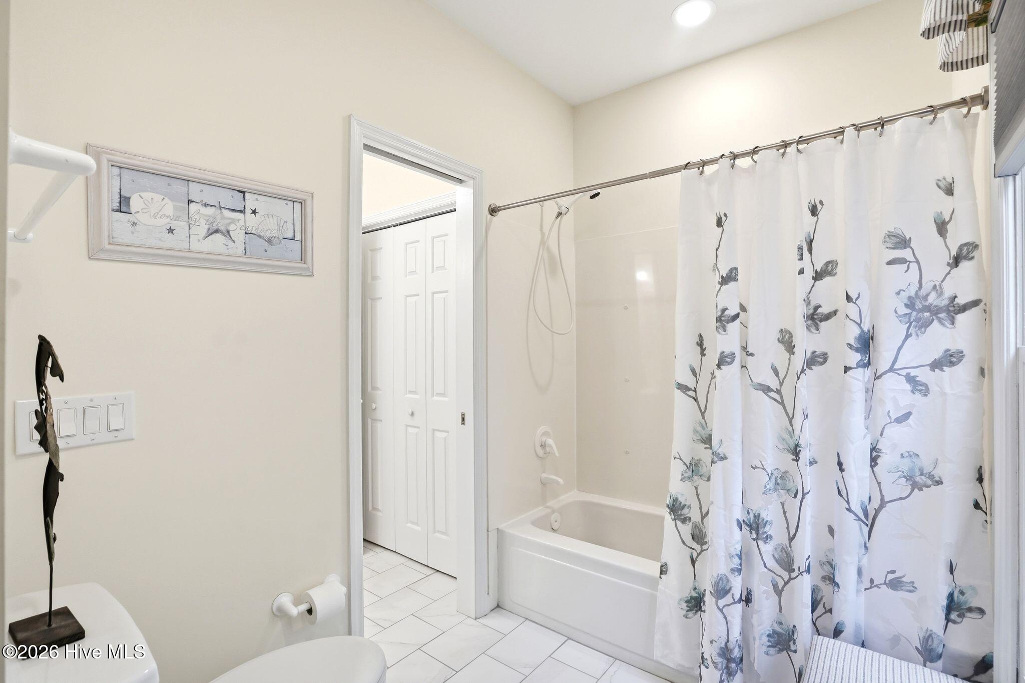 100562412 | Photo 40