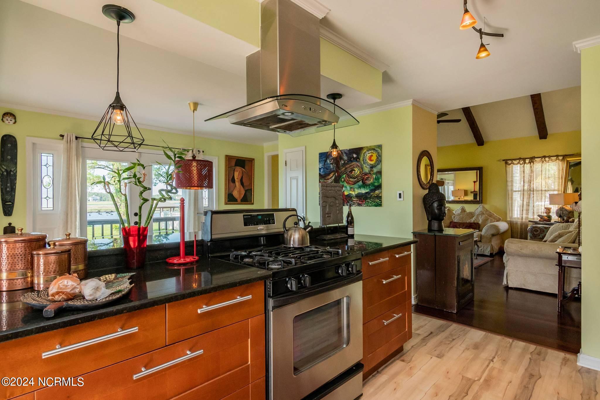 100560914 | Photo 26