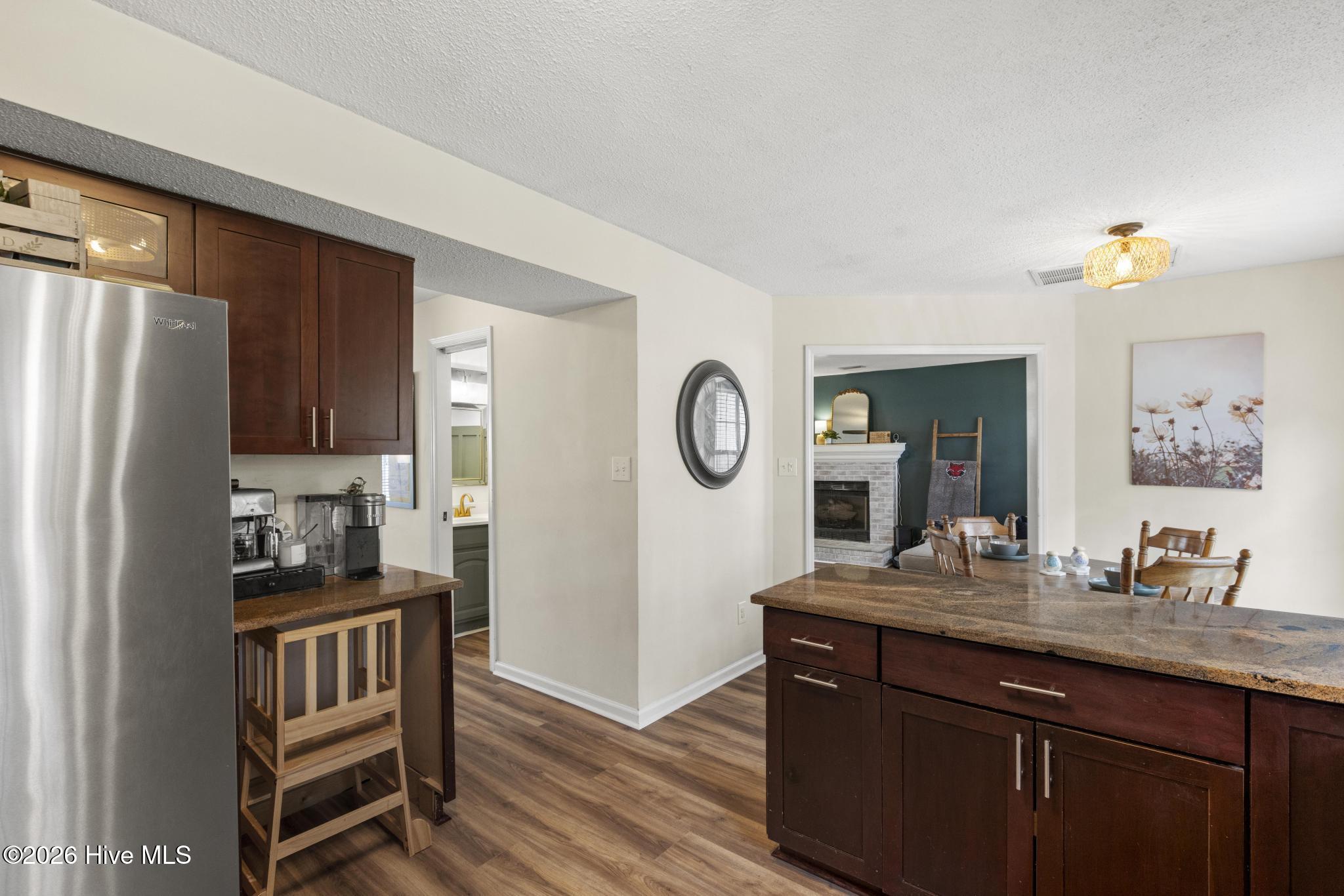 100560413 | Photo 11