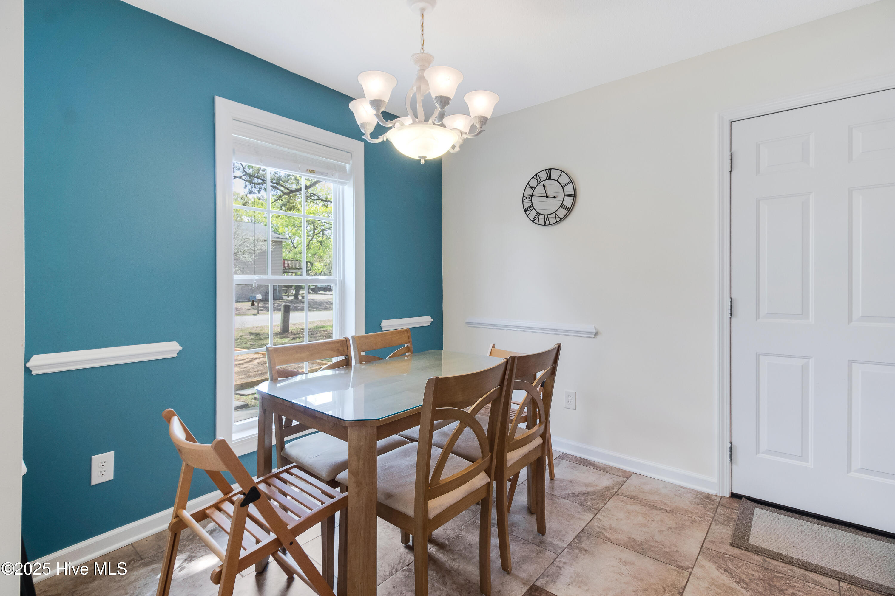 100550587 | Photo 10