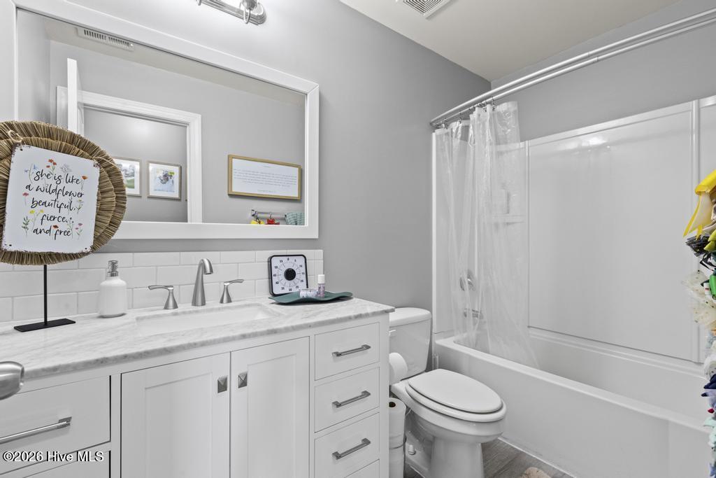 100565258 | Photo 25