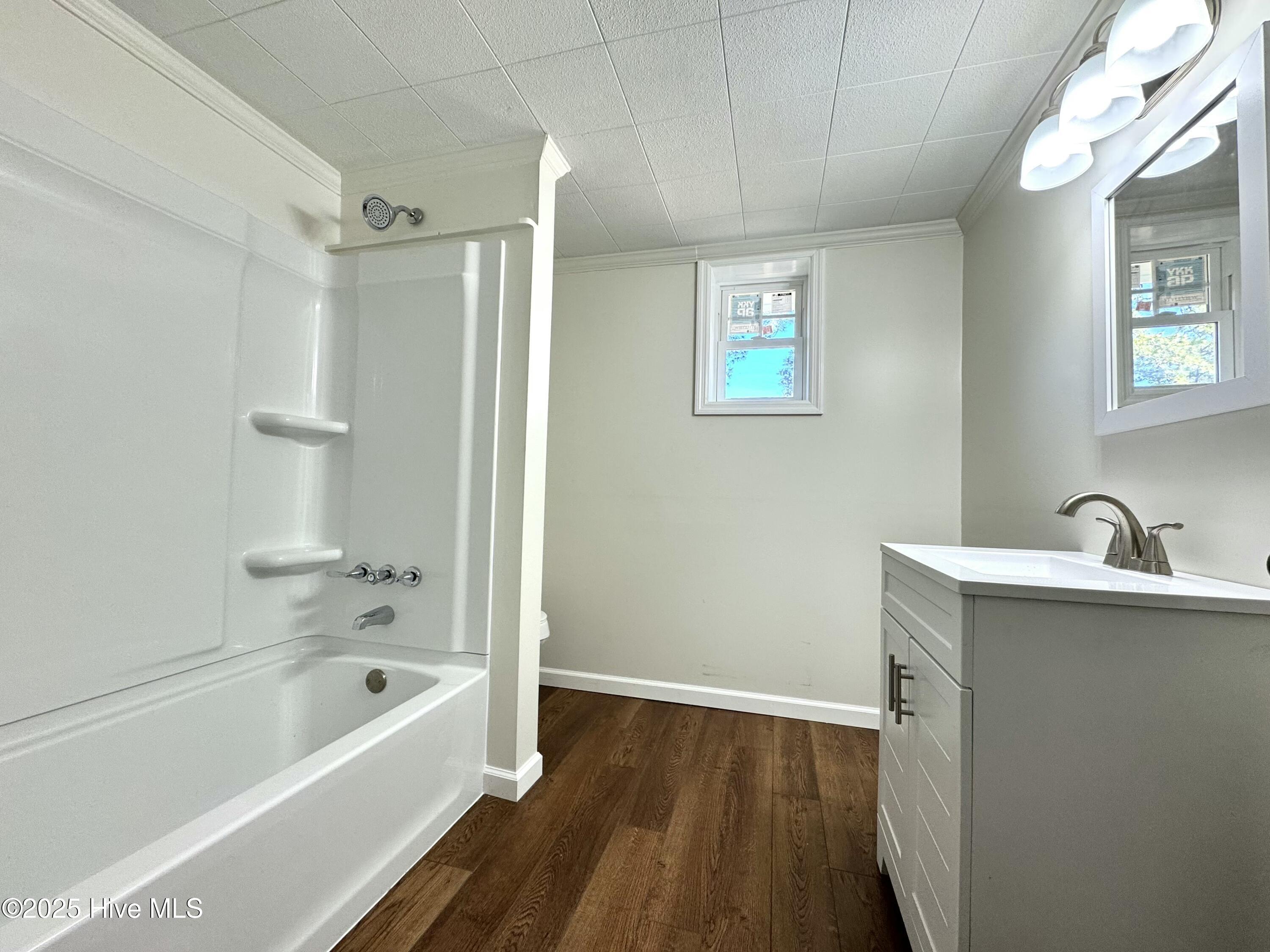 100507548 | Photo 14