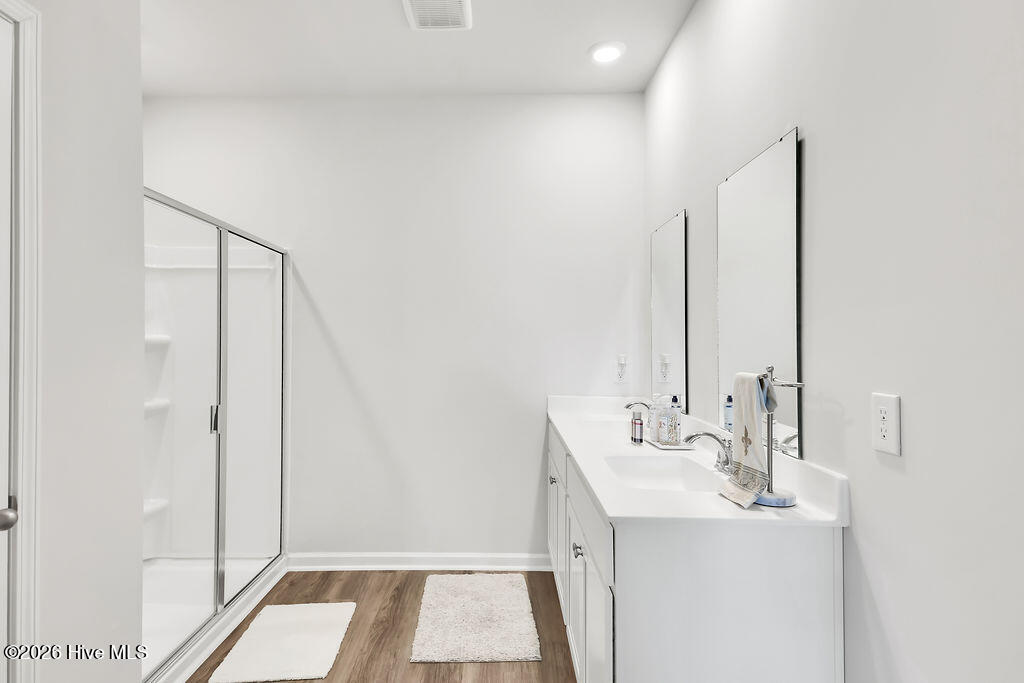 100556486 | Photo 24