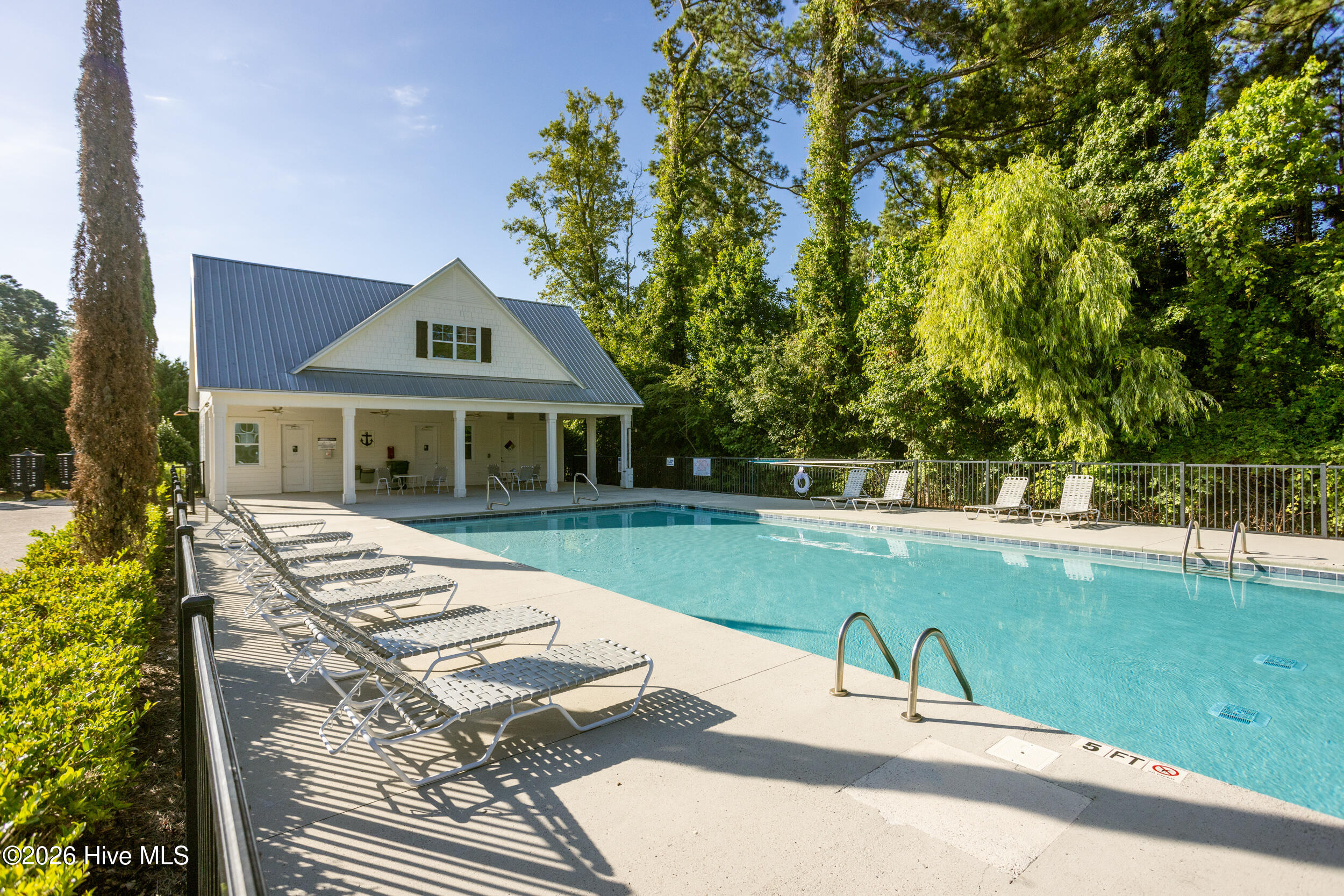 100565220 | Photo 74