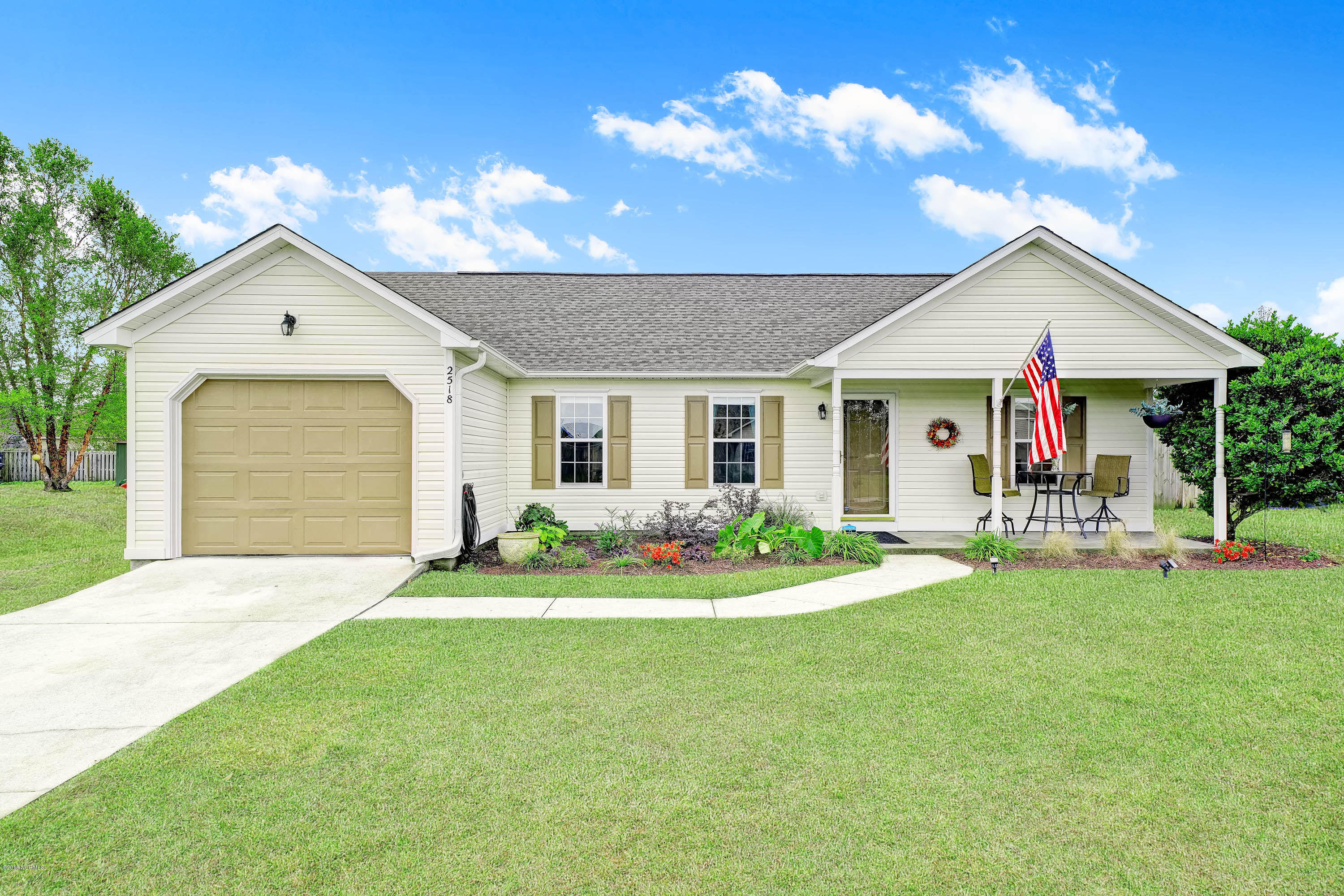 2518BradfieldCourt-01