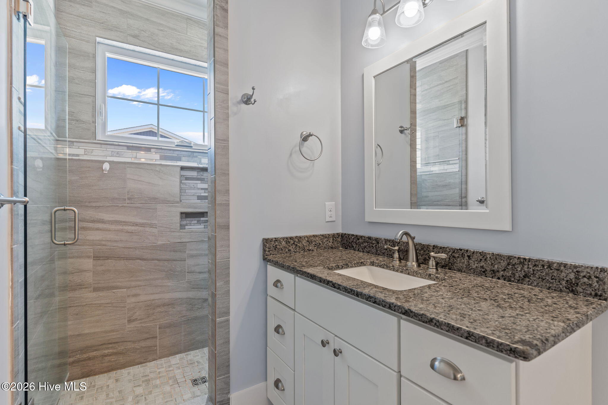 100562784 | Photo 22