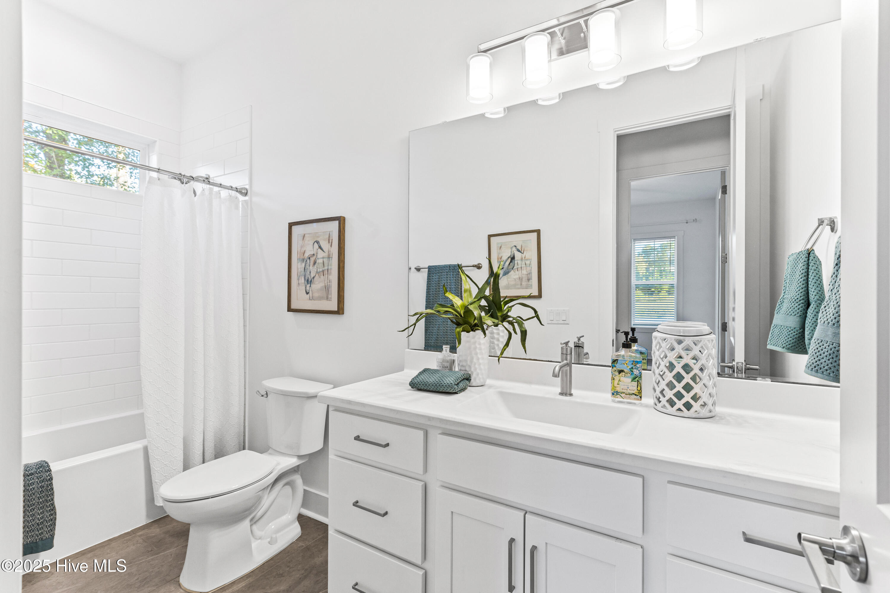 100537930 | Photo 41