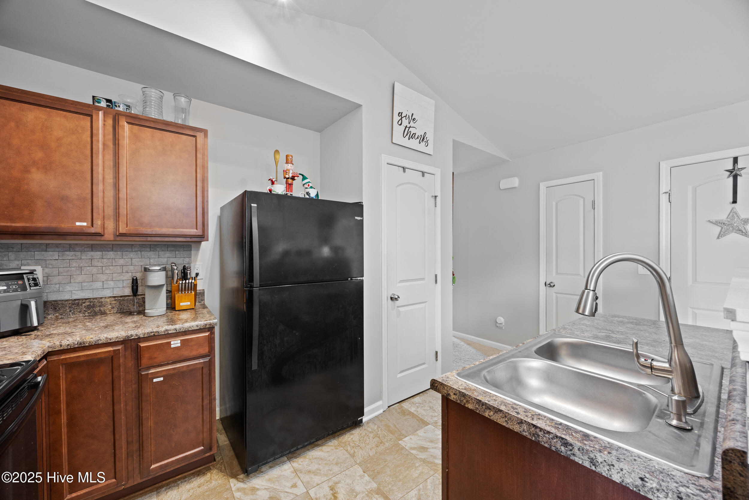 100546201 | Photo 16