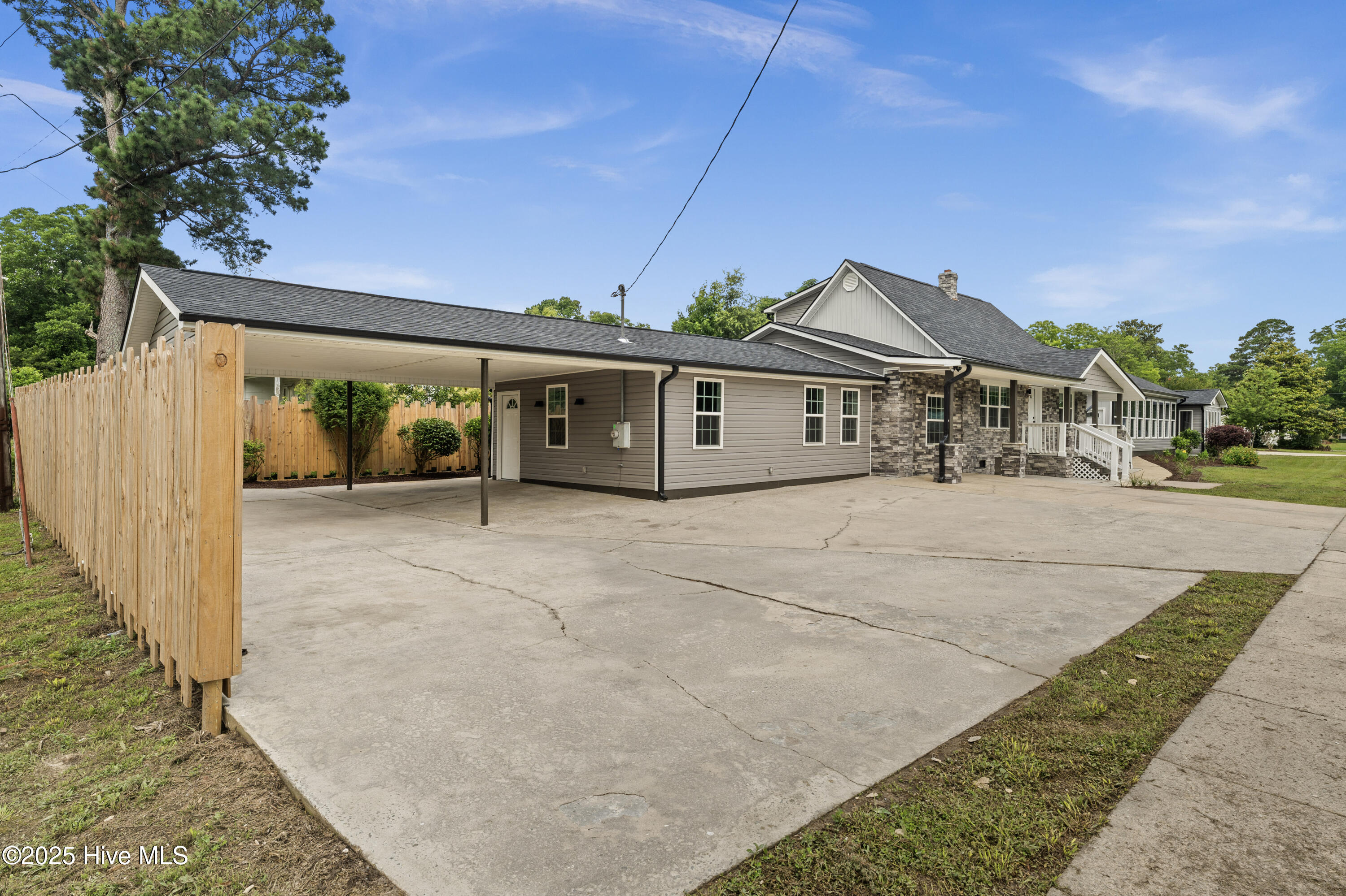 Homes for sale in Roseboro, NC | 705 Bullard St, Roseboro, NC 28382 | MLS# 100547392