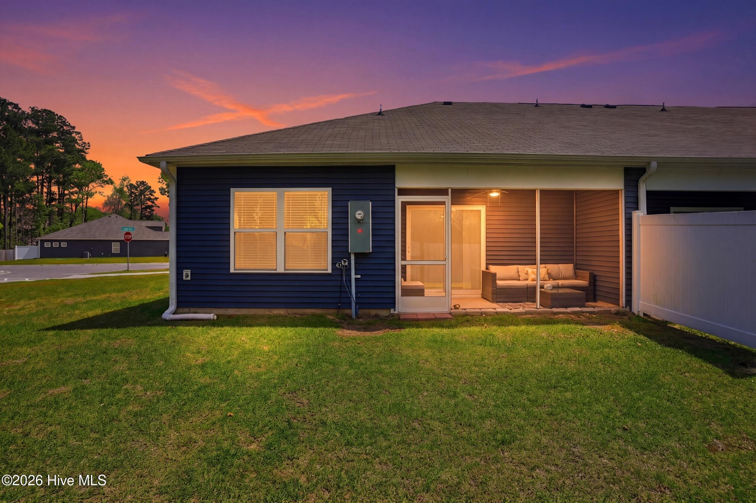 100566288 | Photo 26