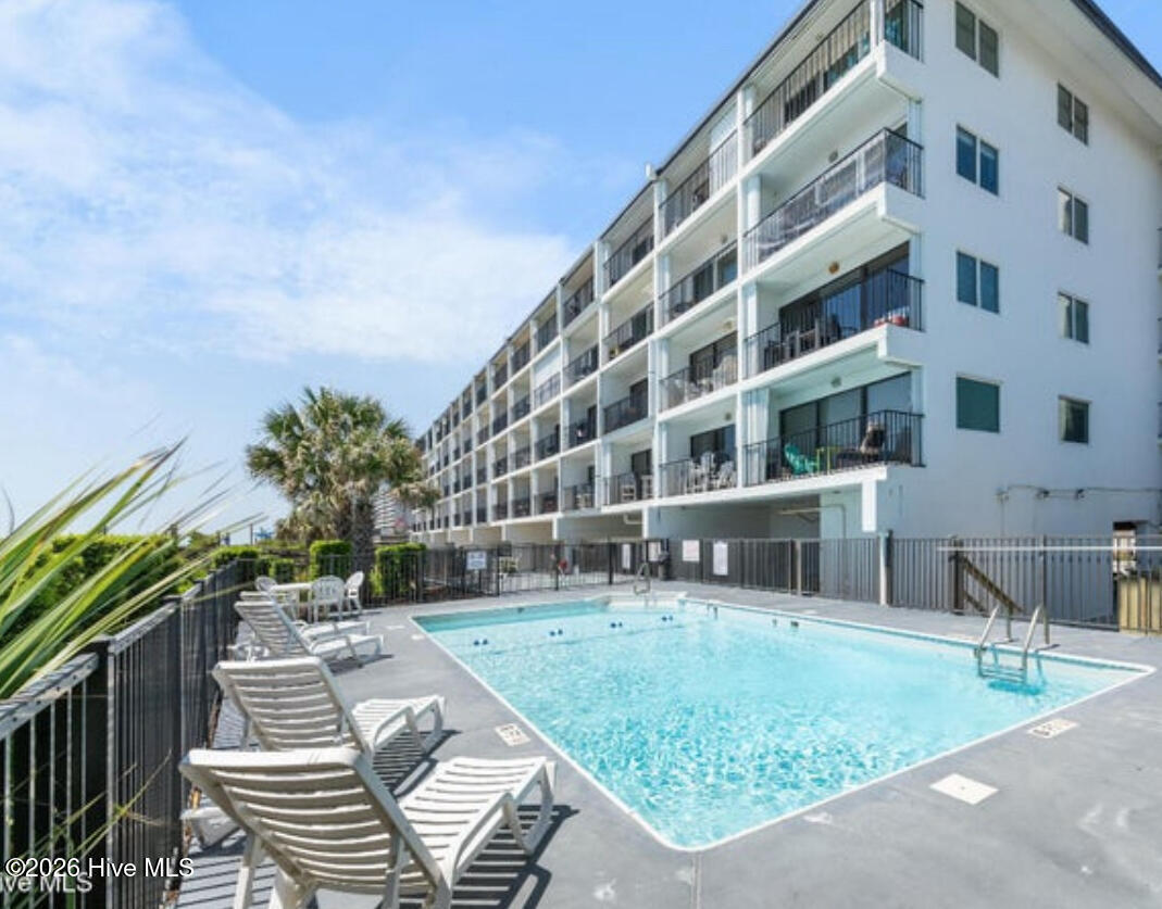 100561772 | Photo 24