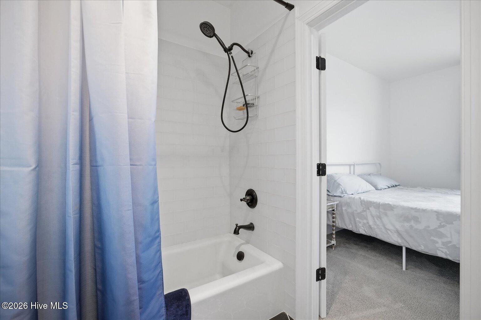 100565930 | Photo 44