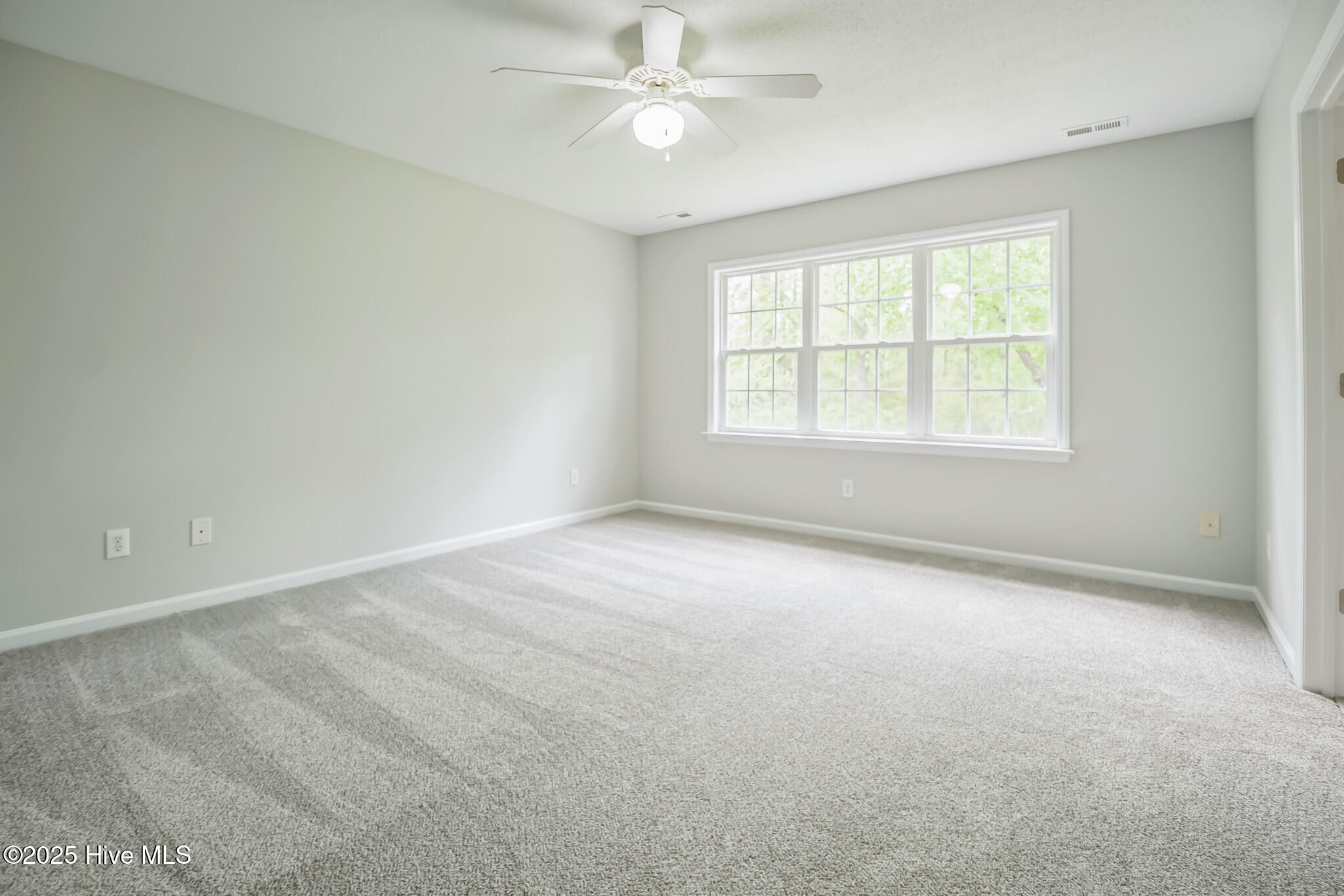 112 Orkney Drive, Jacksonville, NC 28540 – photo 21: 20) 54999-67fd22e6d76b1