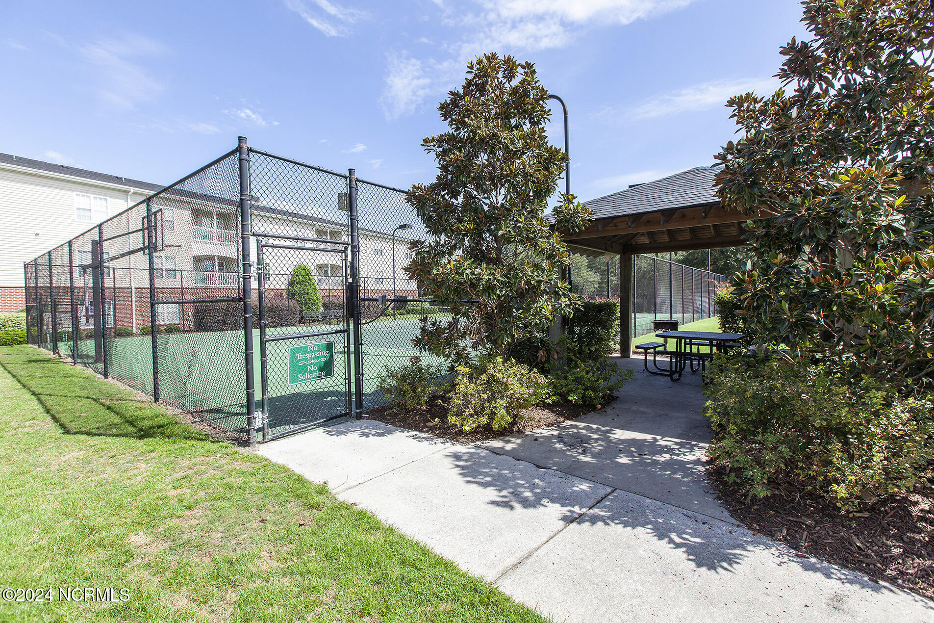 100463737 | Photo 25