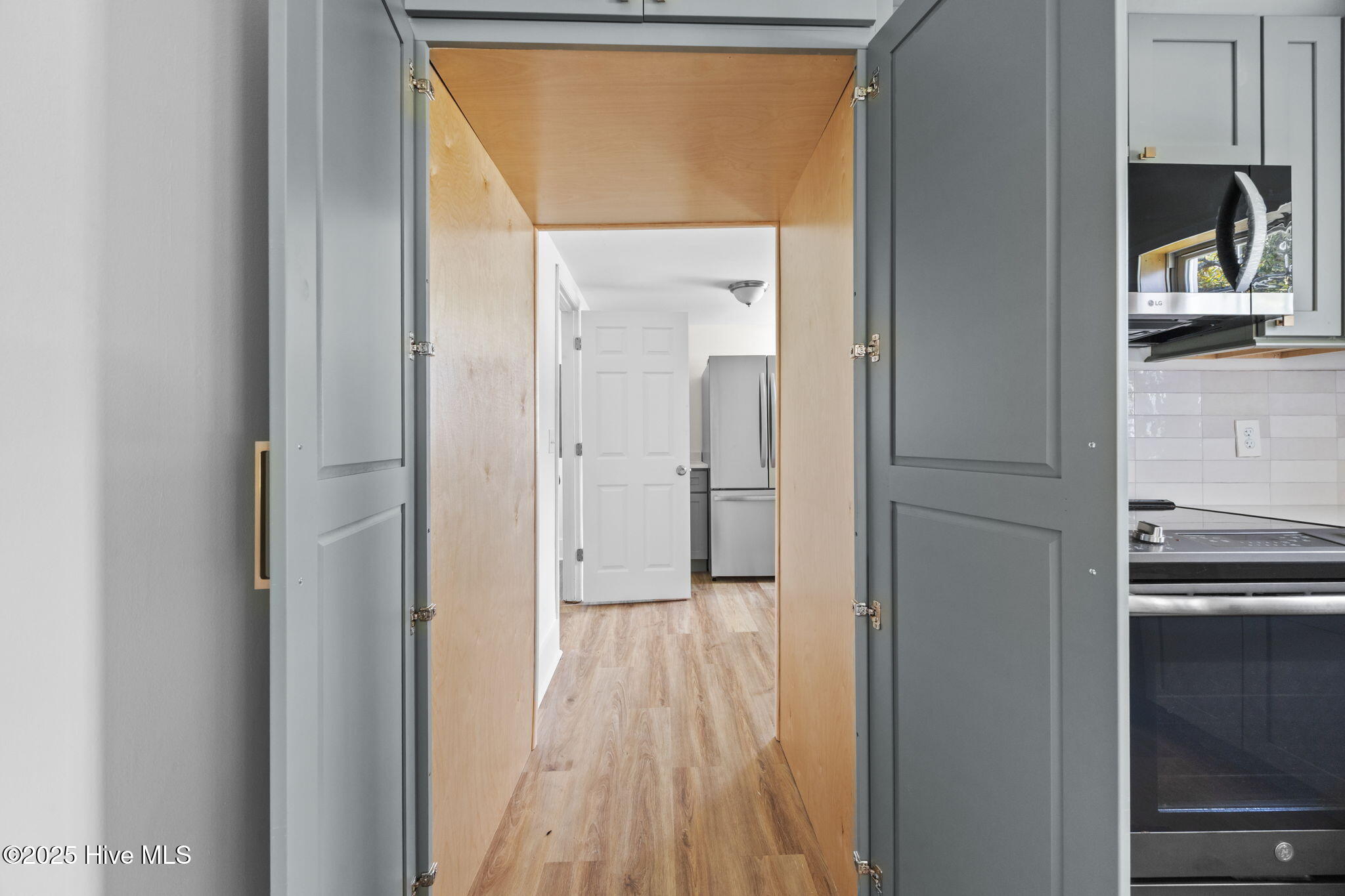 100520043 | Photo 11