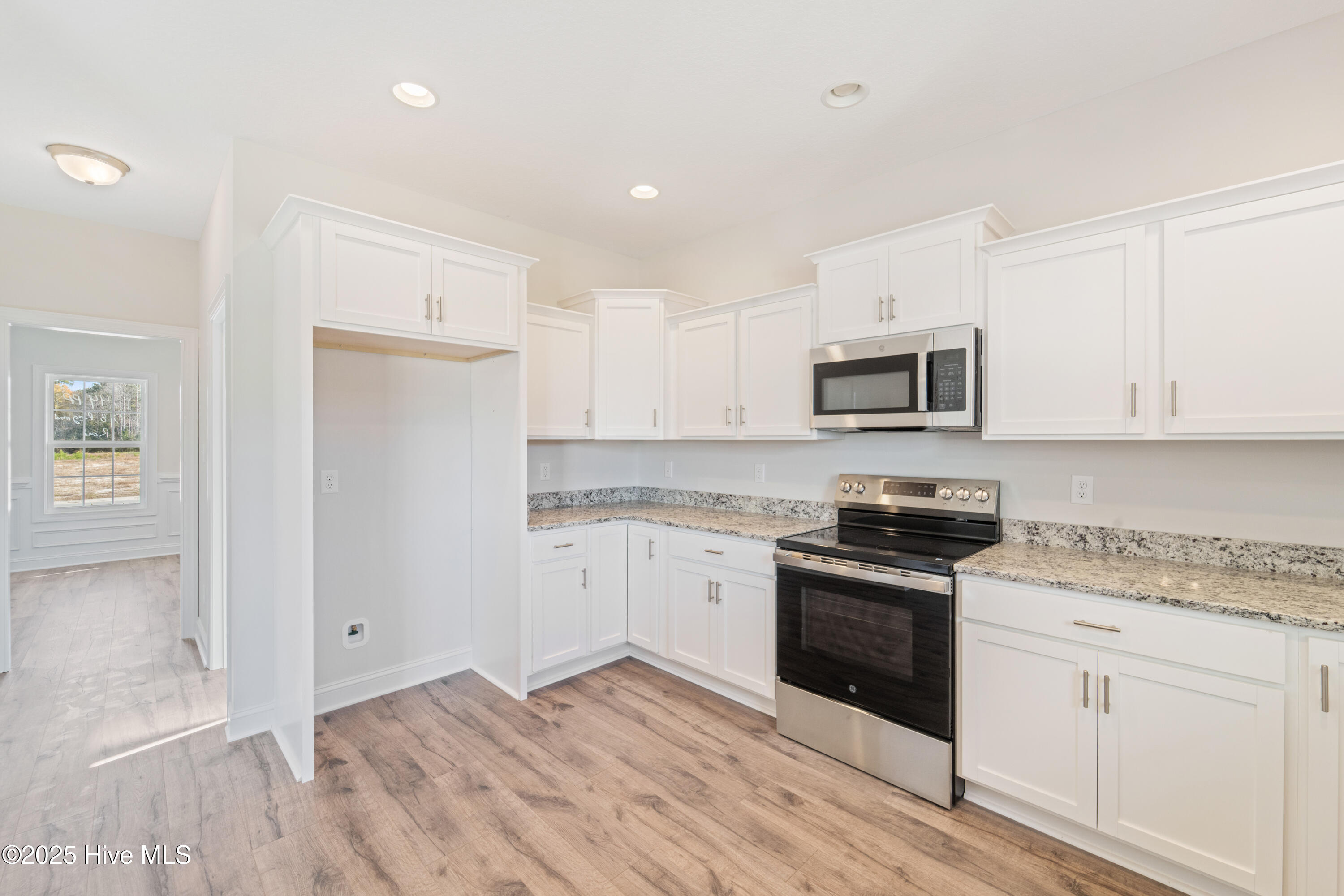 100518960 | Photo 15