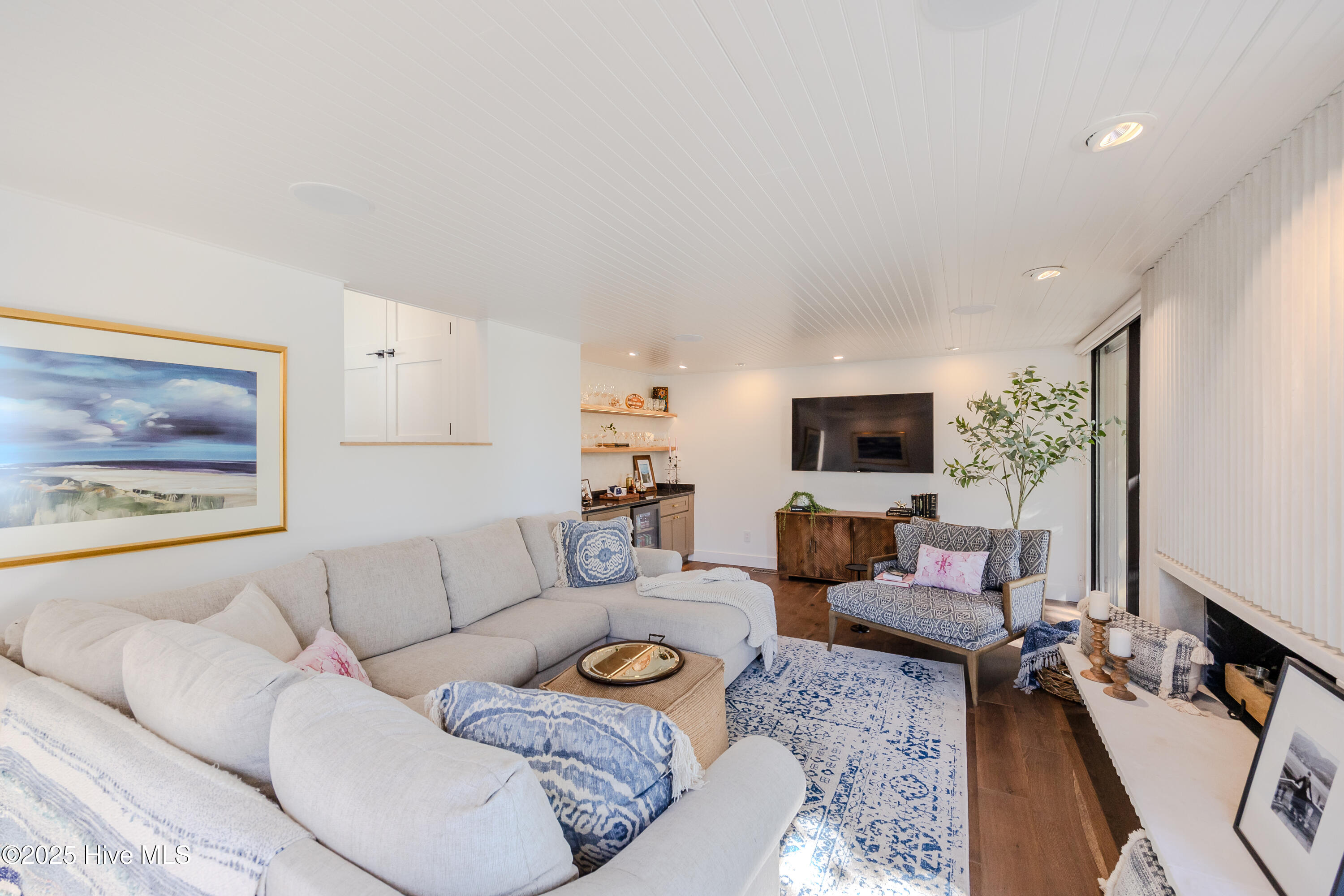 100518193 | Photo 43