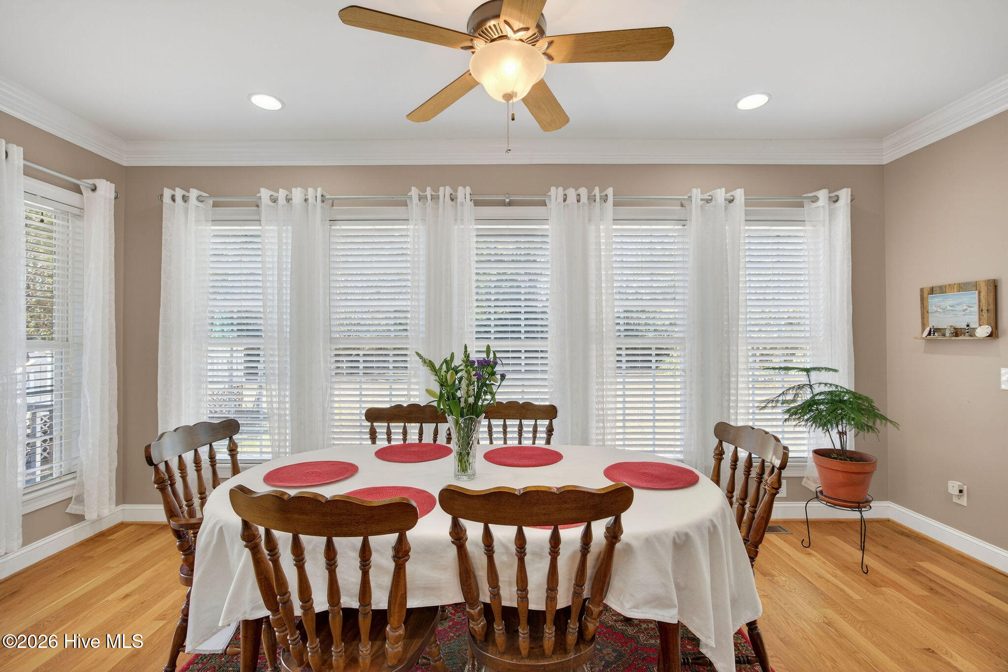 100554164 | Photo 40