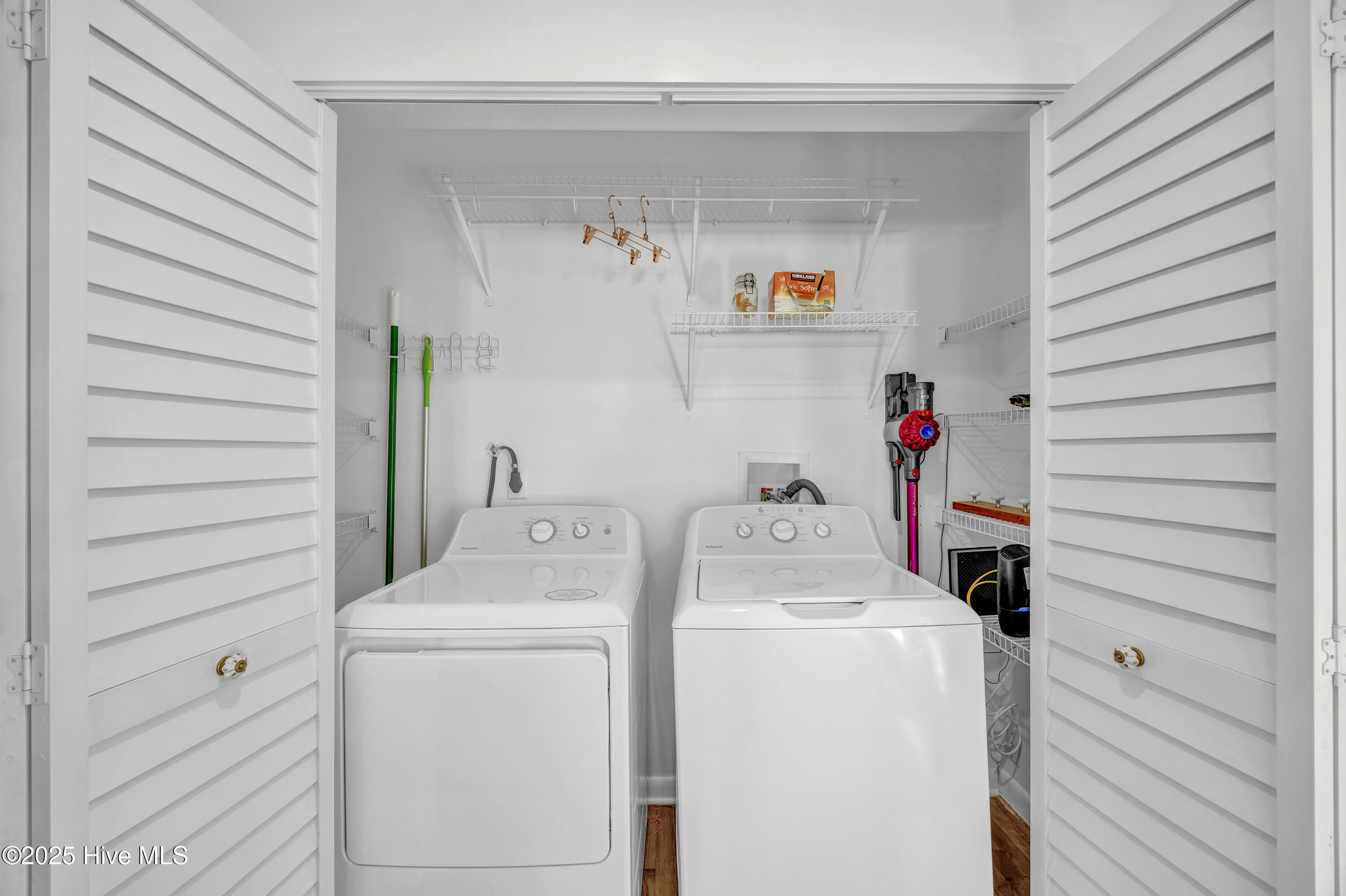 100541190 | Photo 11