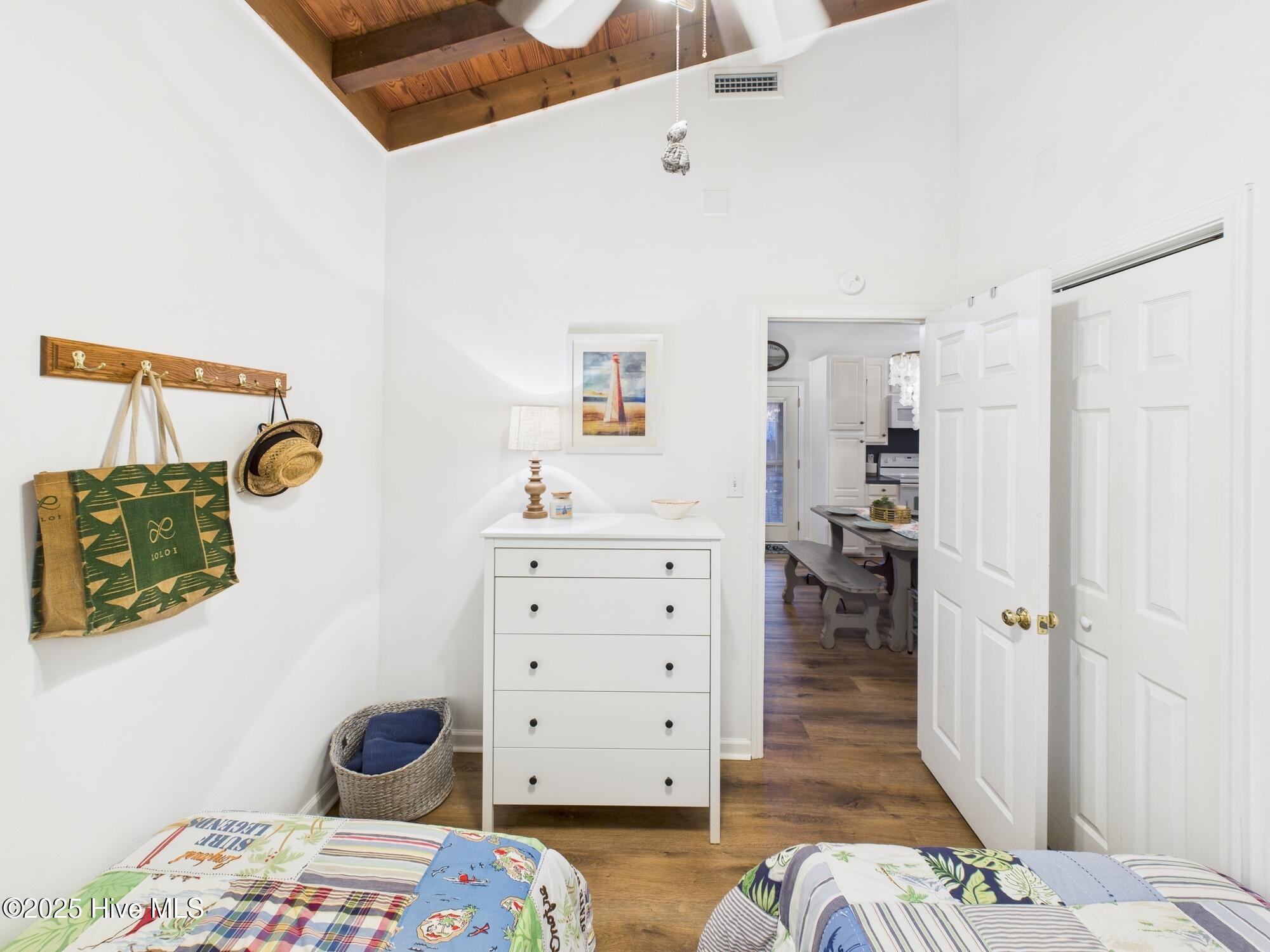 100558213 | Photo 14