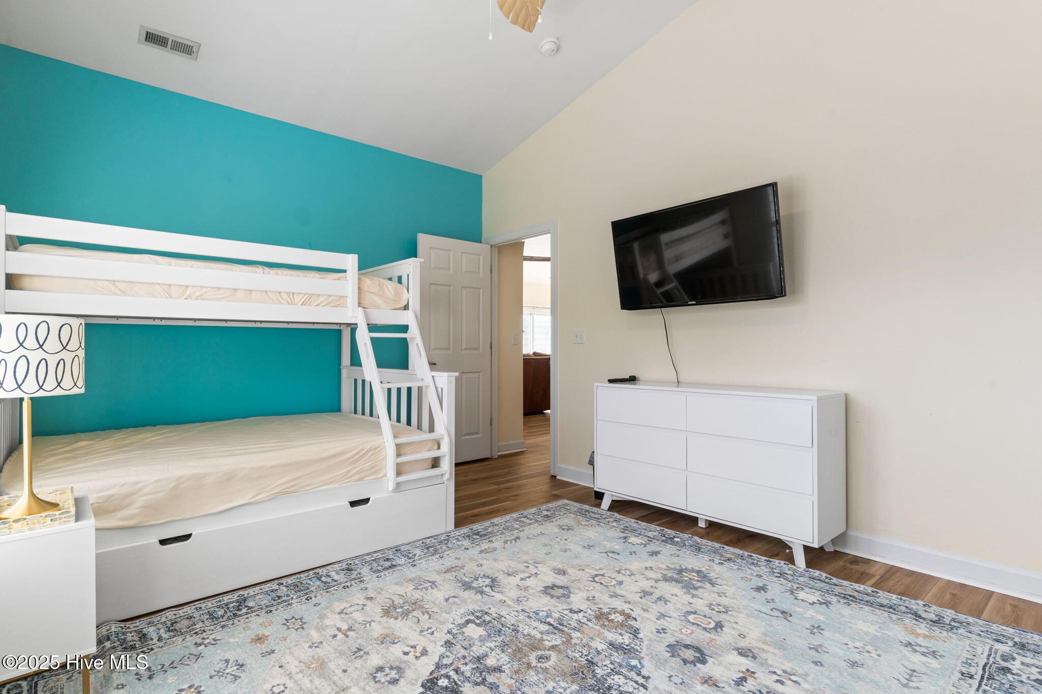 100542158 | Photo 37