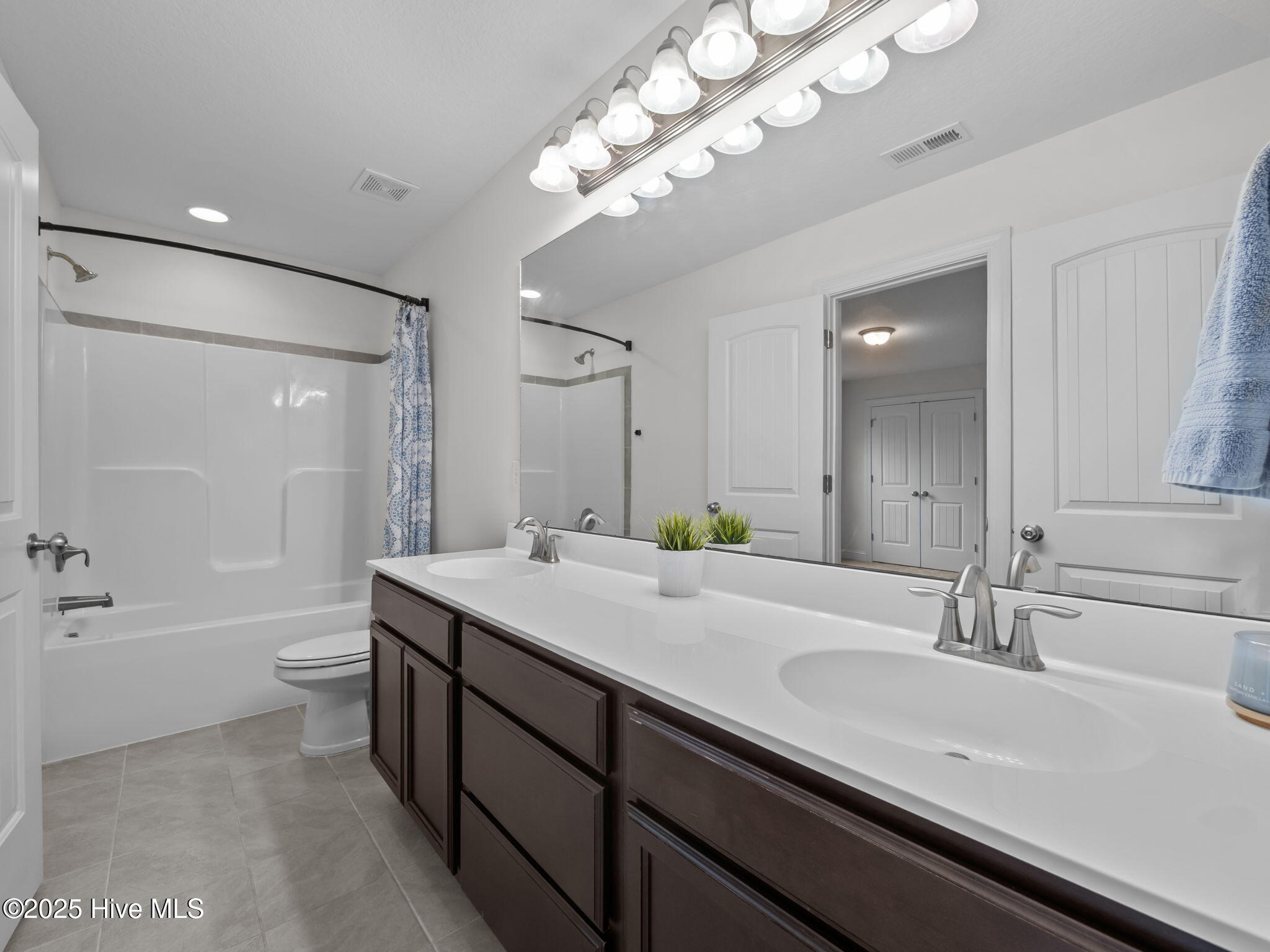 100536873 | Photo 25