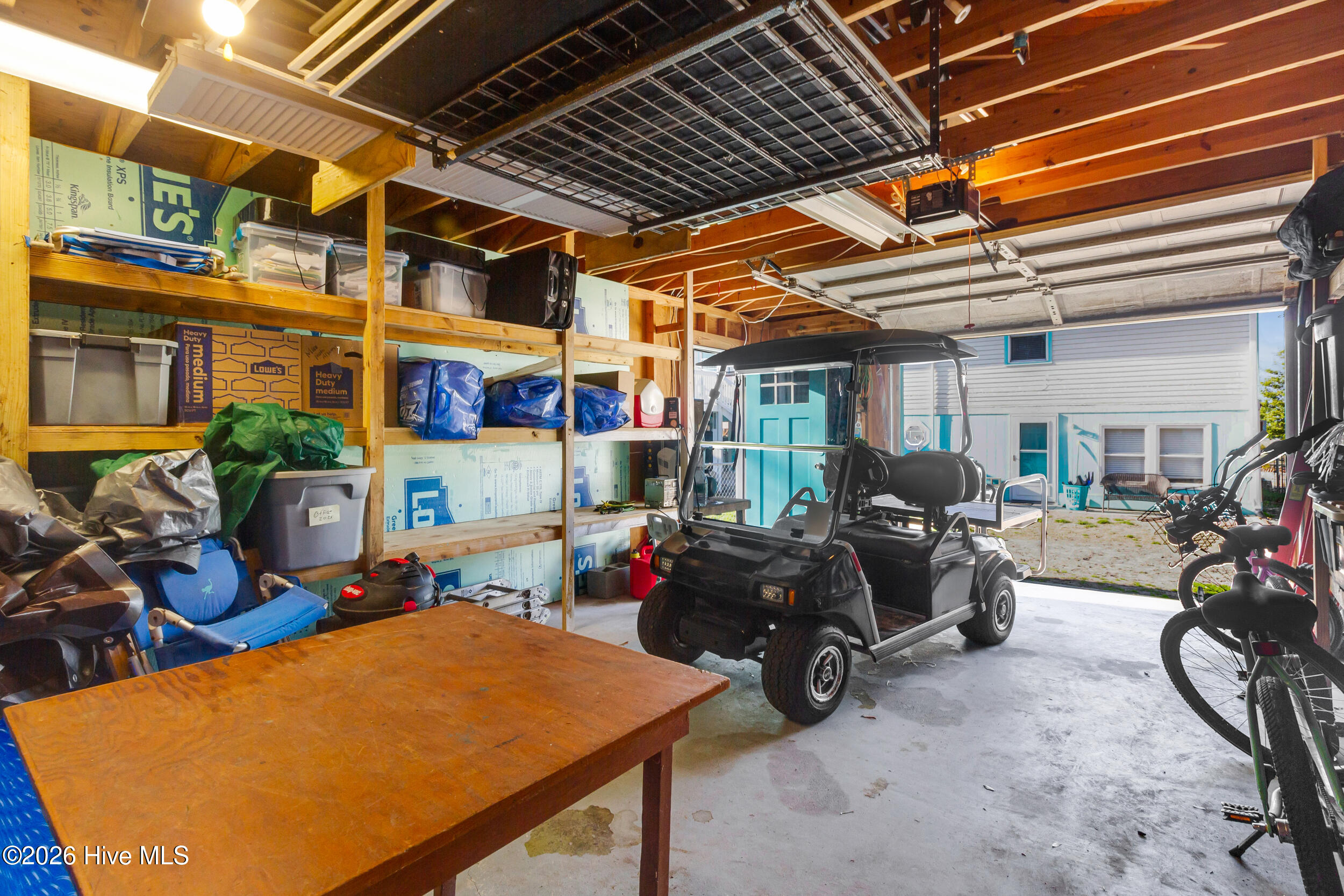 100560097 | Photo 25