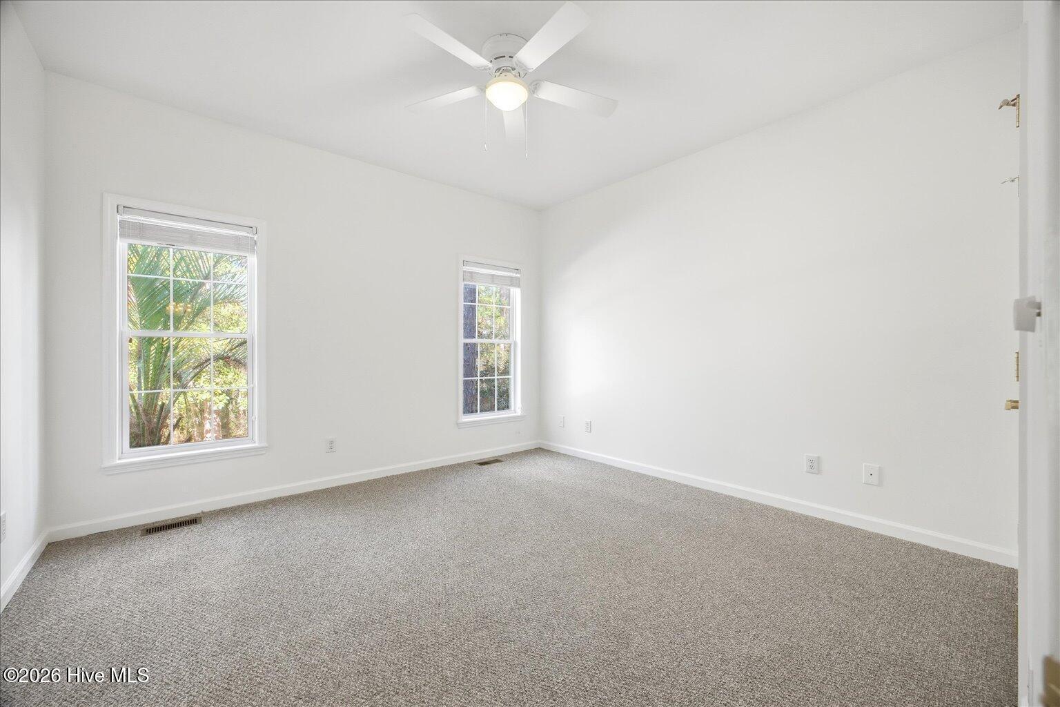 100548784 | Photo 32