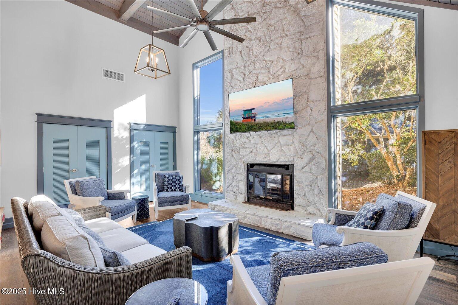 100490707 | Photo 56