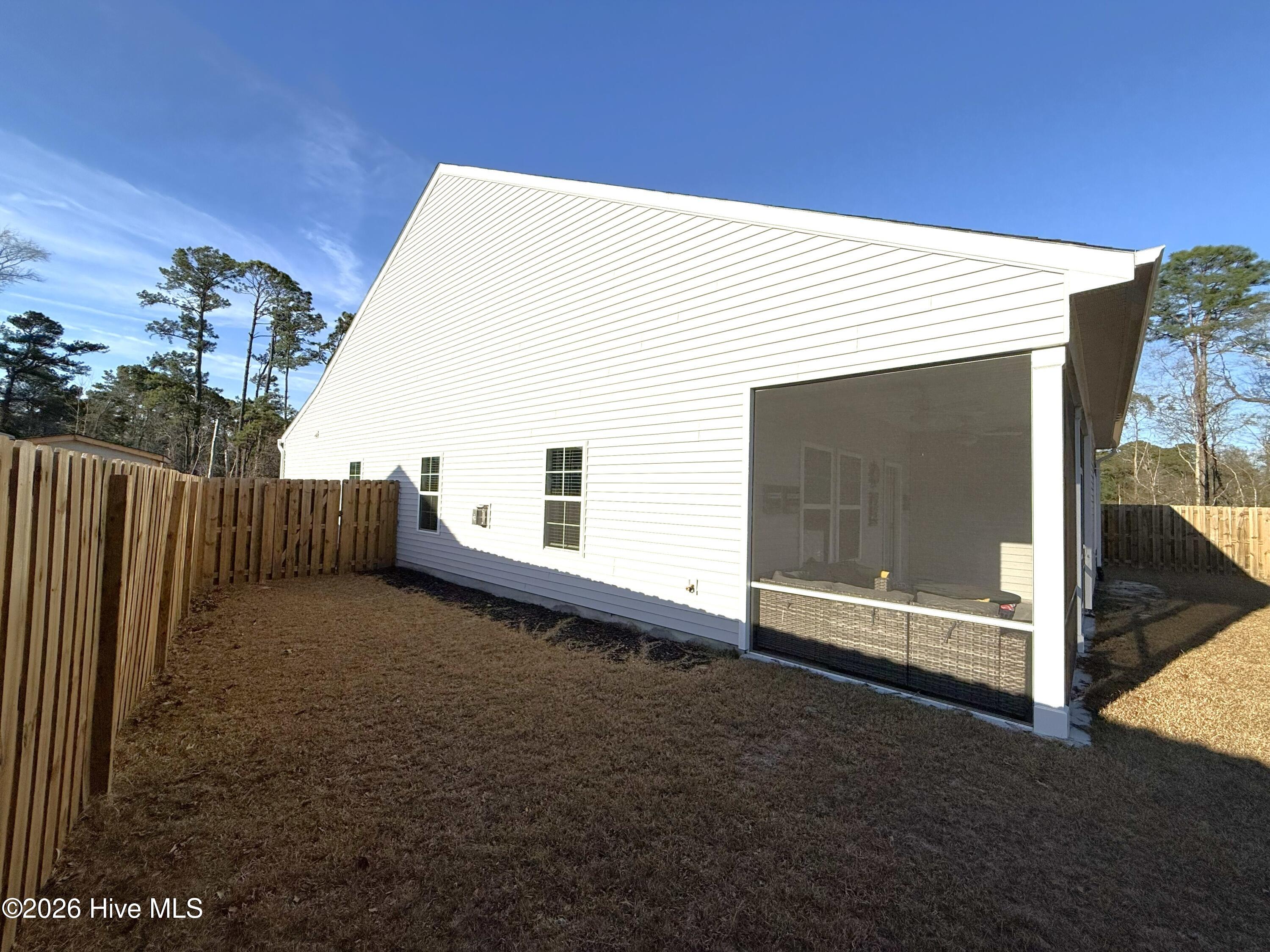 100558248 | Photo 25