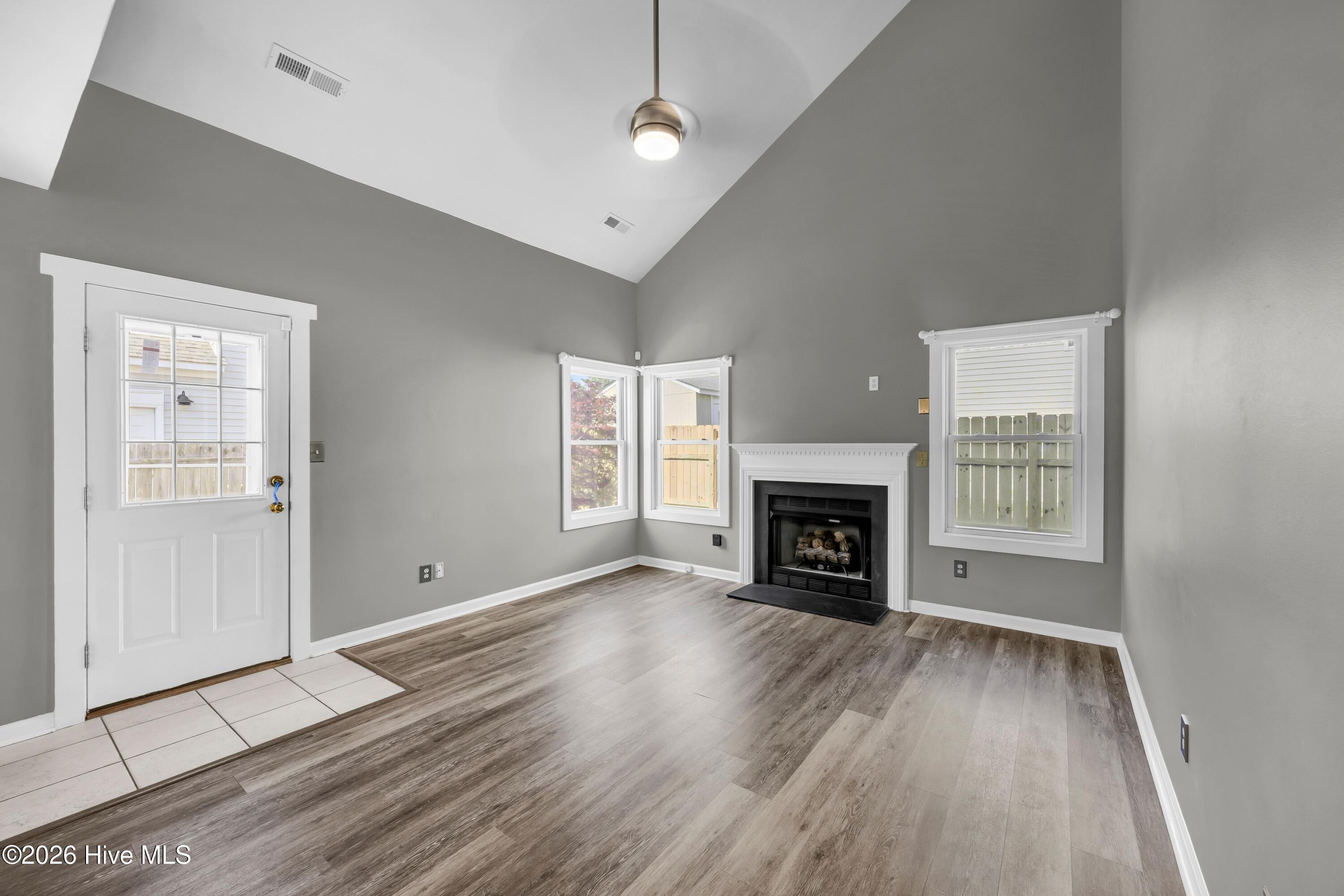 100563133 | Photo 13