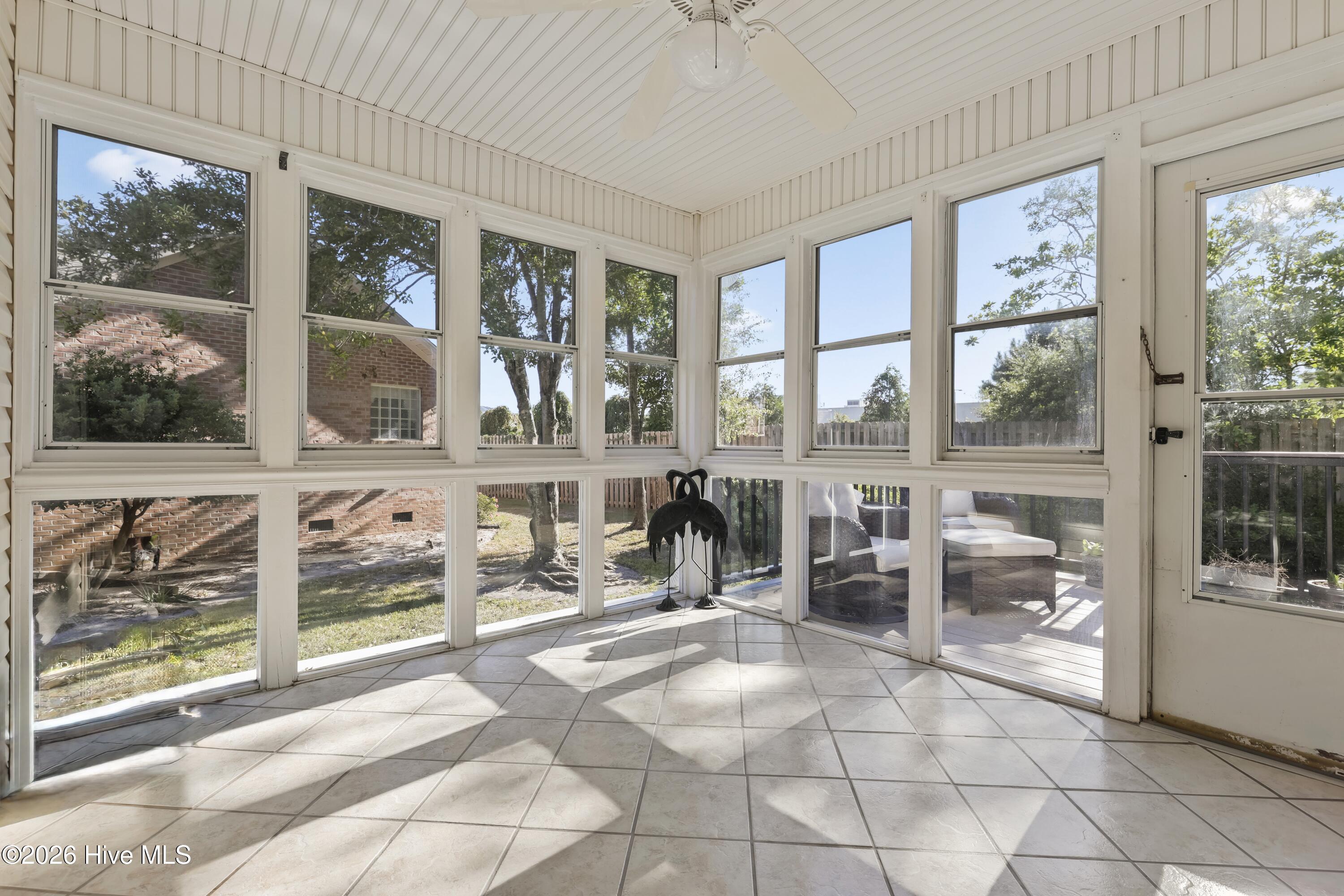 100547301 | Photo 36