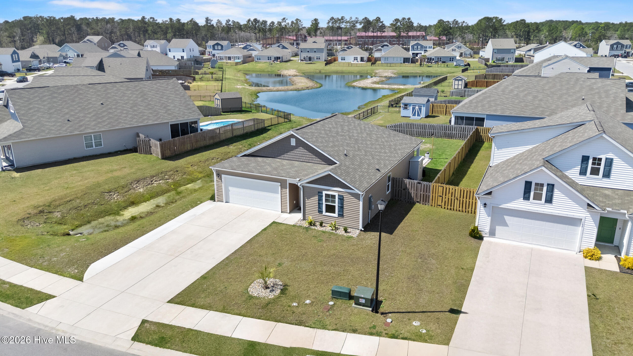 100562687 | Photo 15