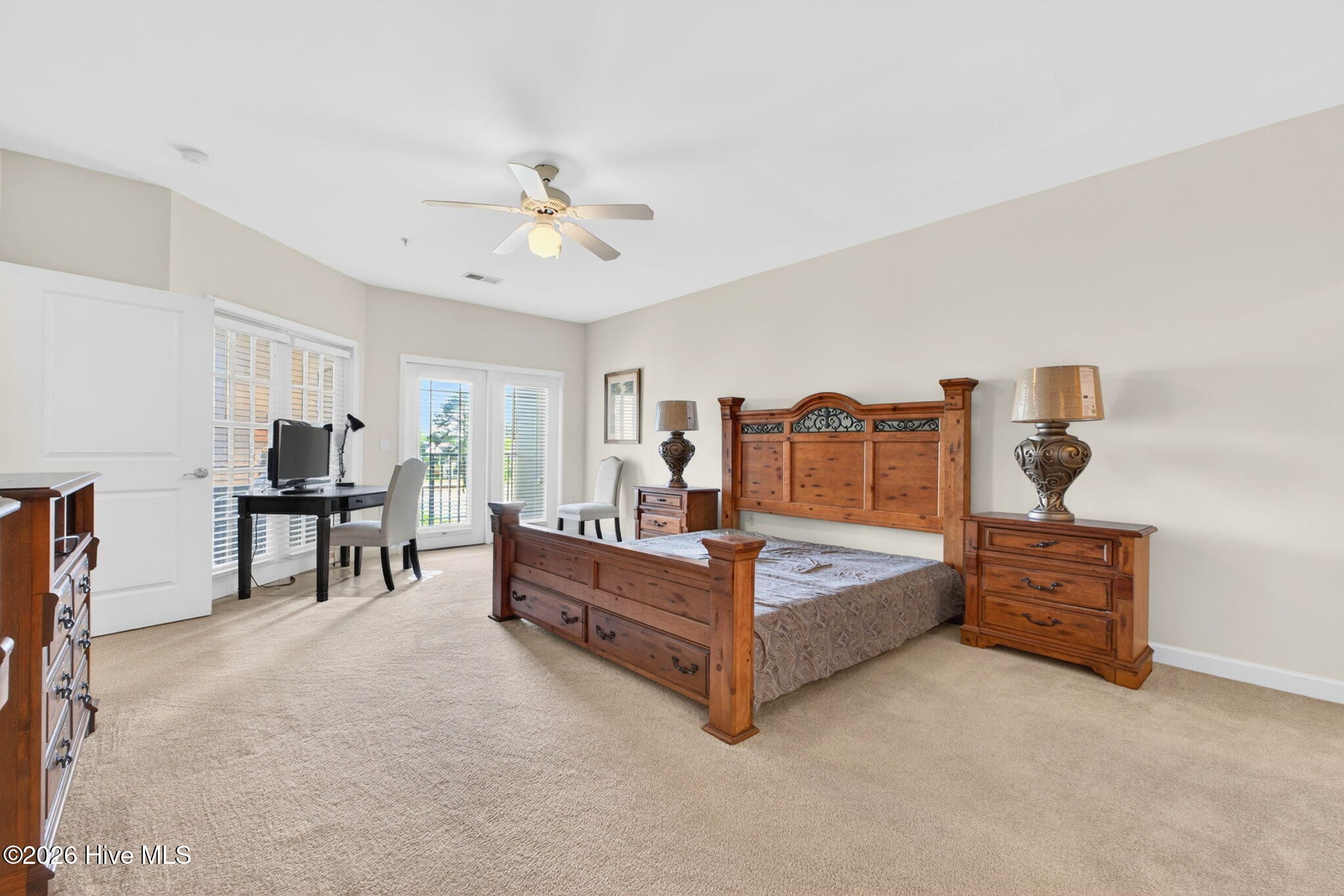 100568431 | Photo 14