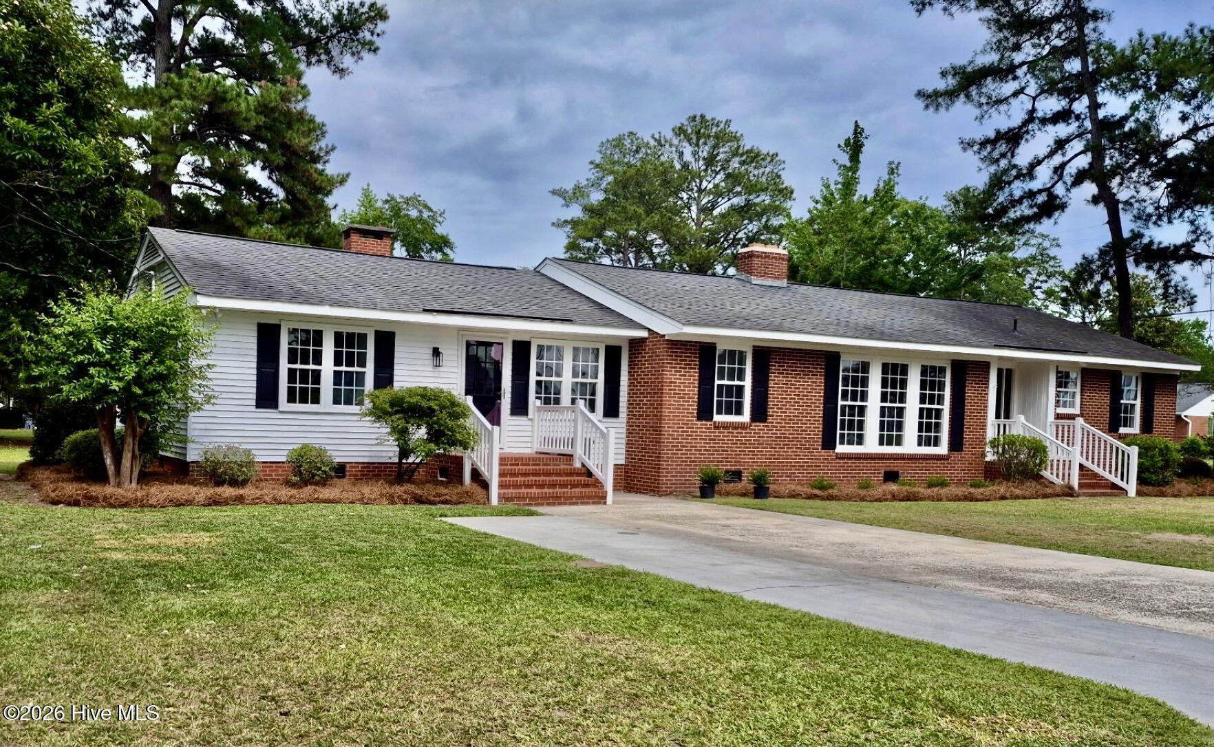 Exterior photo of 300 N Graham Street, Wallace, NC 28466. MLS: 100581138