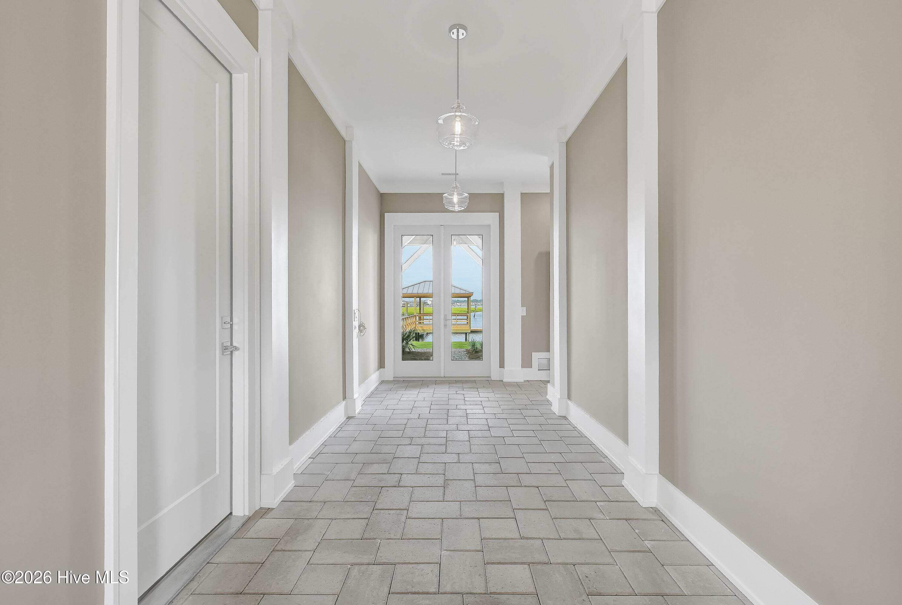 100563584 | Photo 43