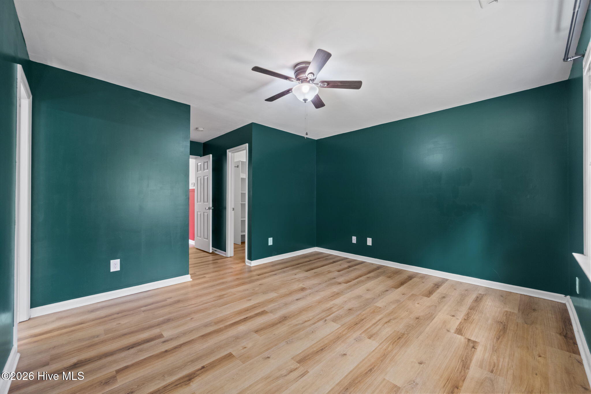 100565061 | Photo 24