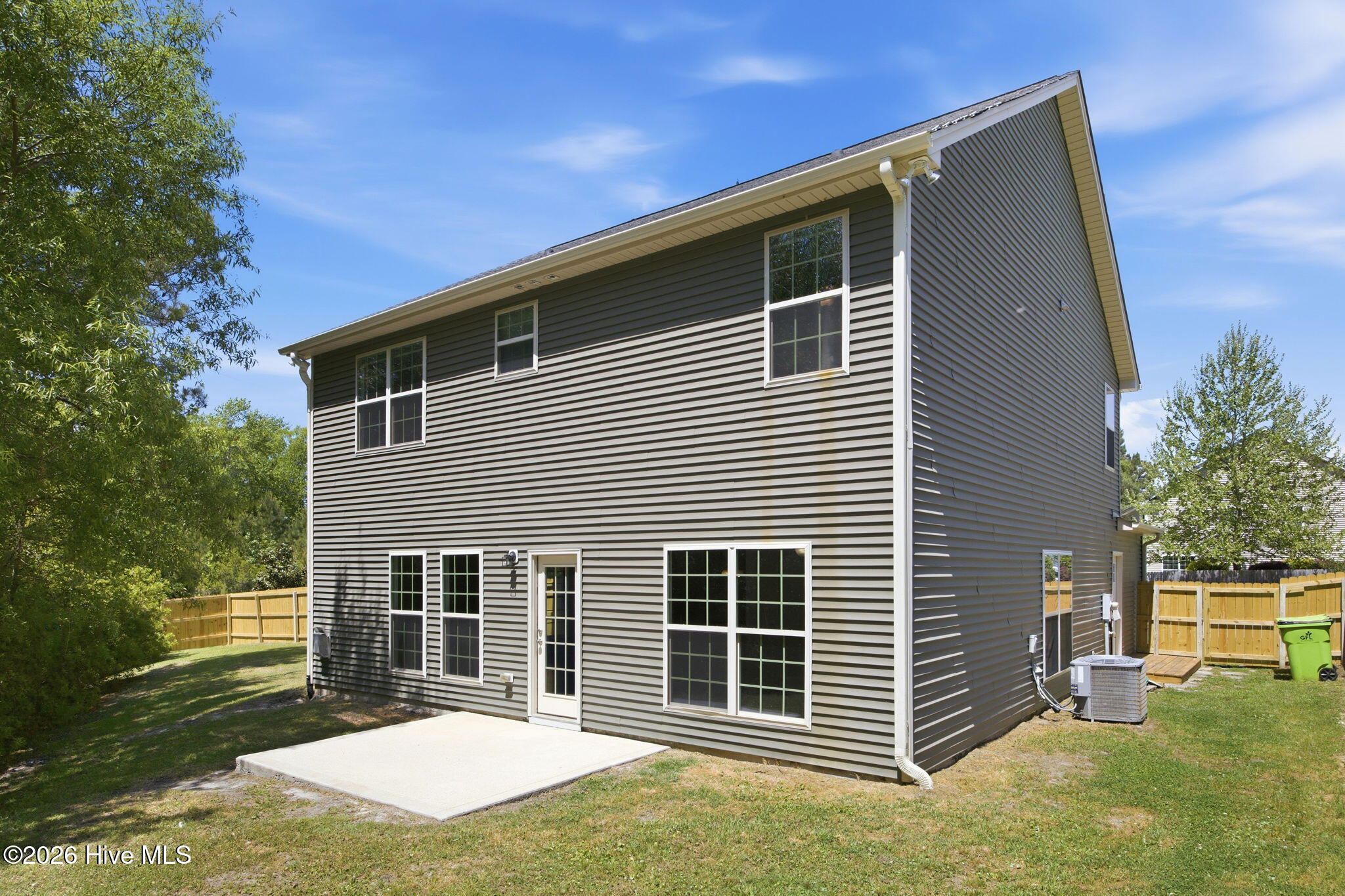 100569504 | Photo 35