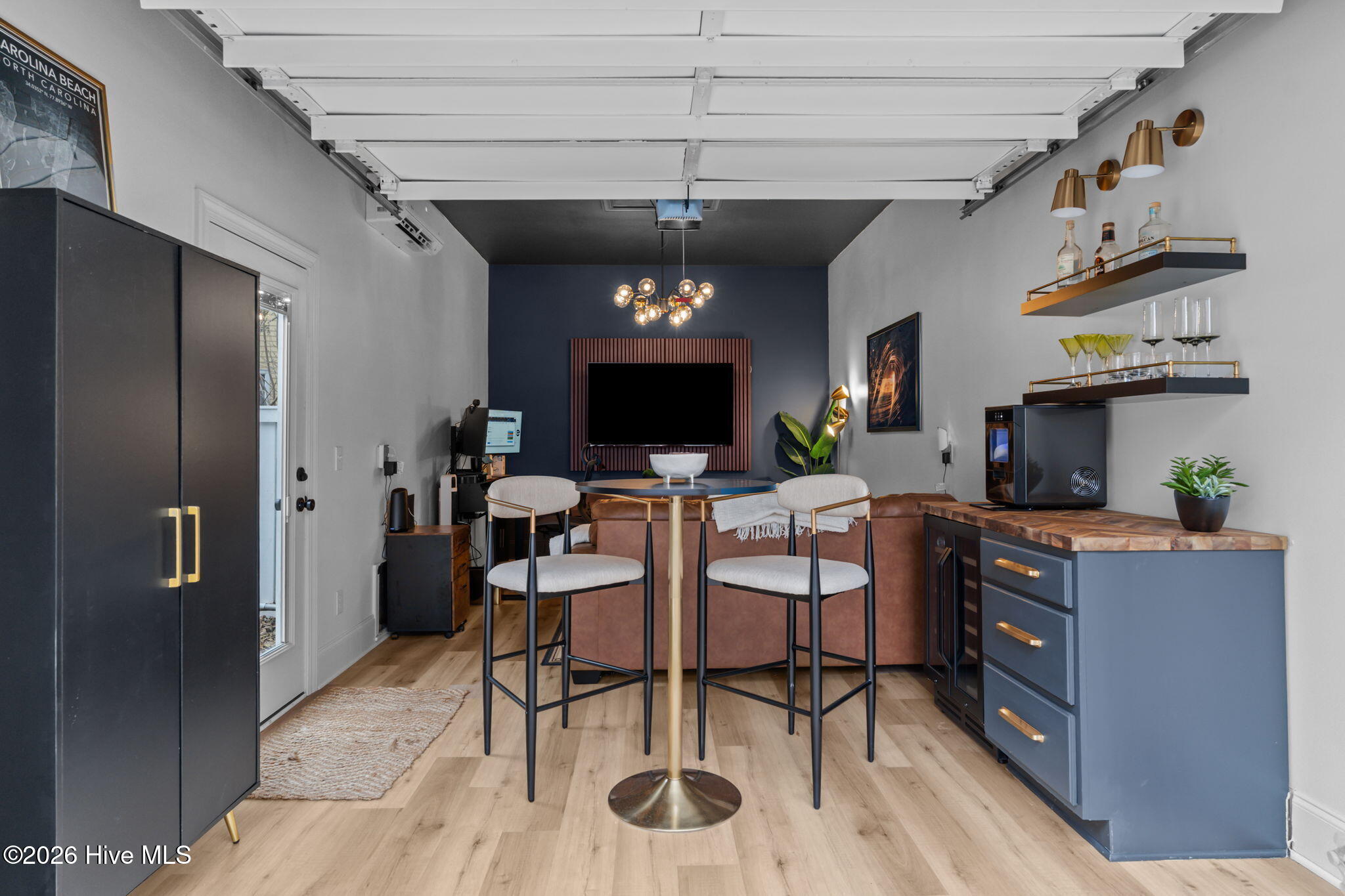 100557264 | Photo 40