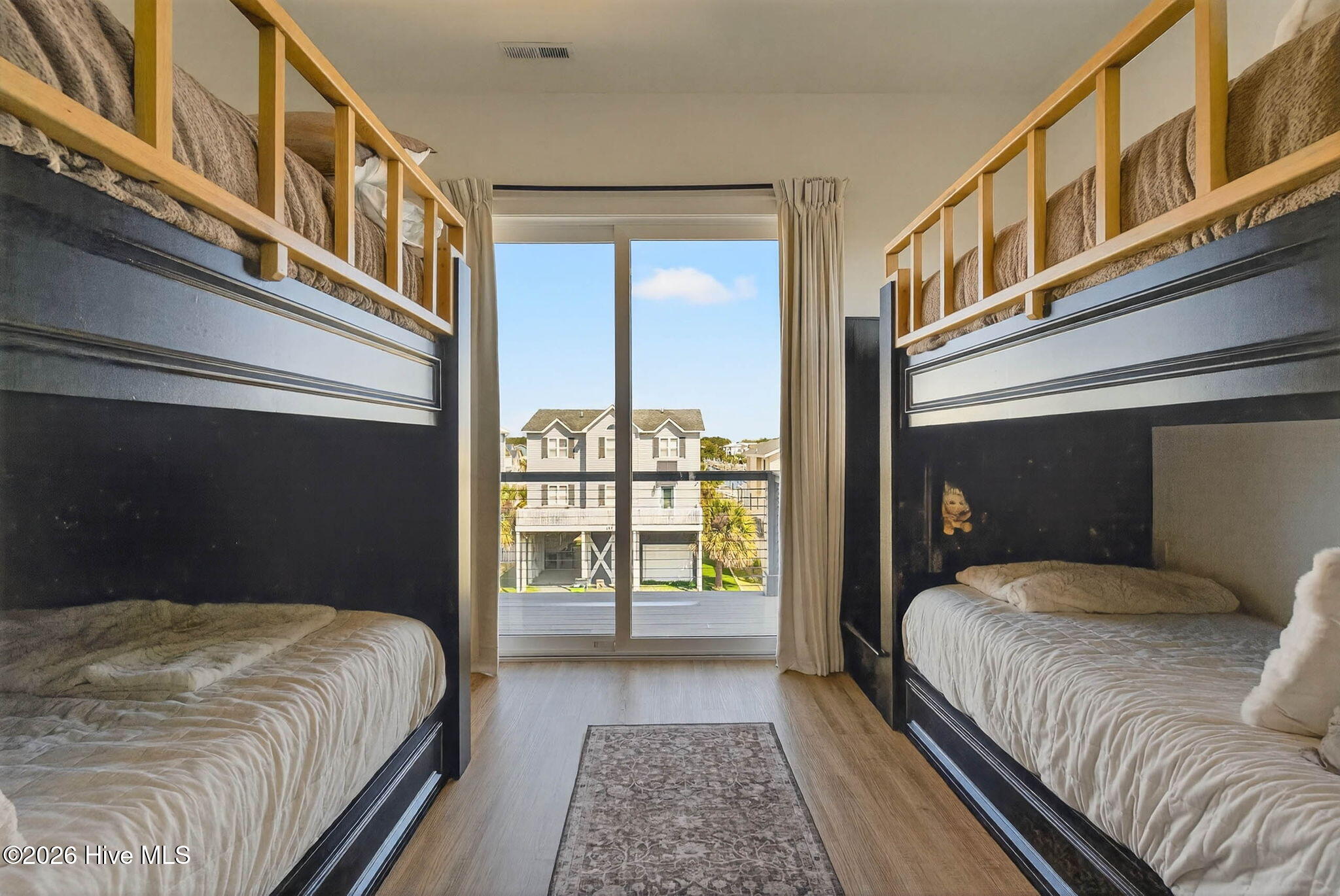 100565153 | Photo 29