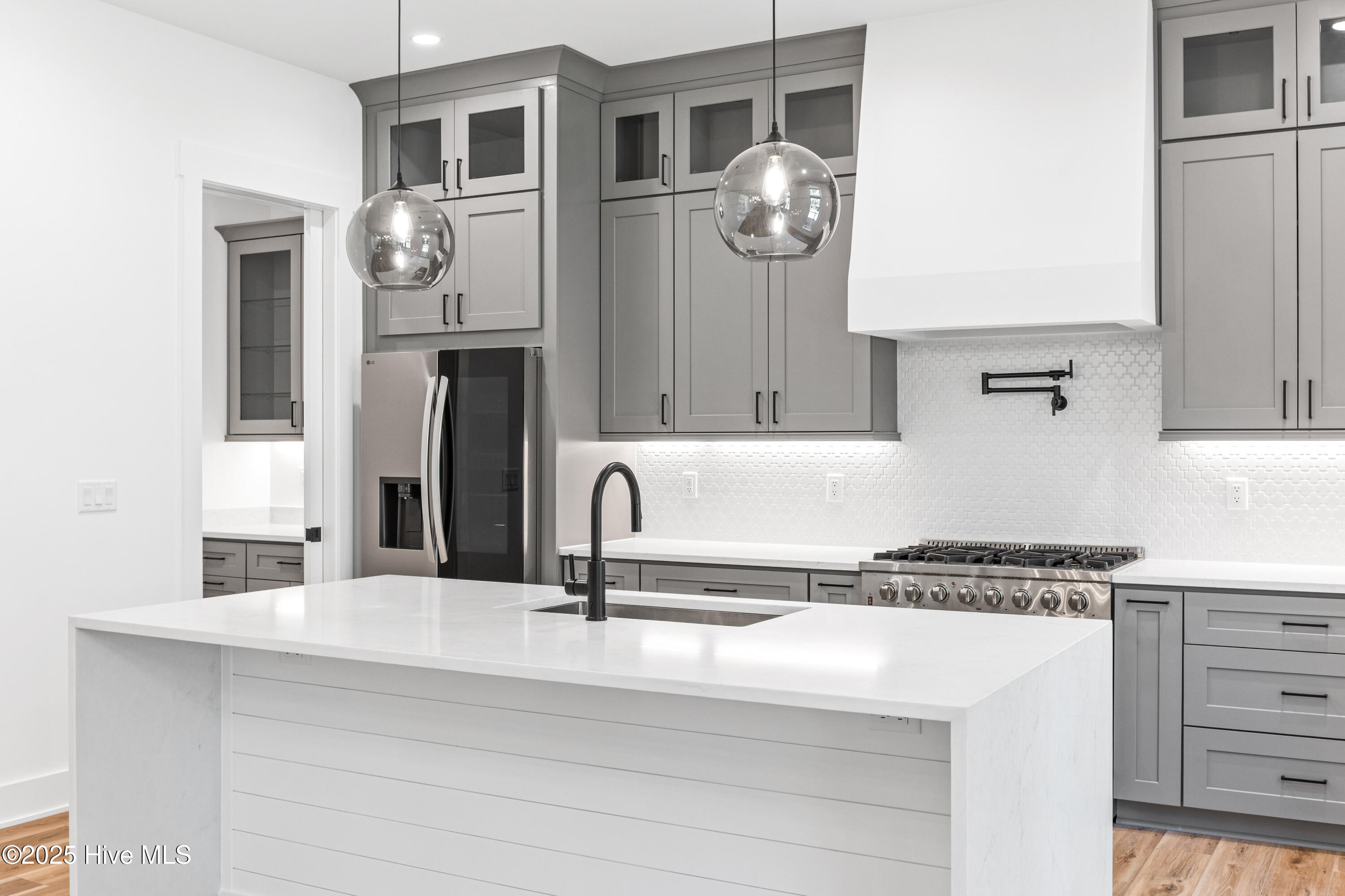 100535066 | Photo 17