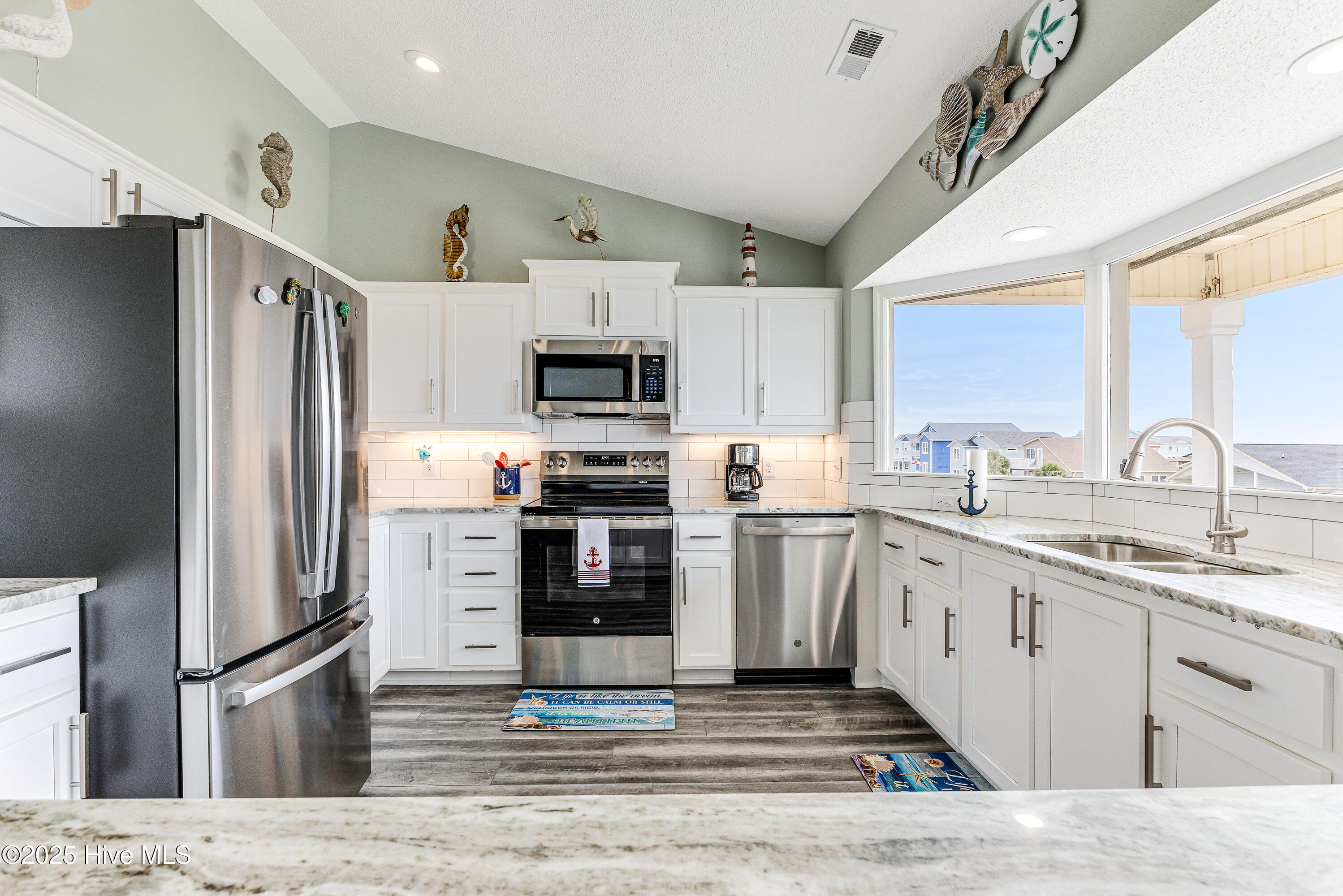 100530273 | Photo 11