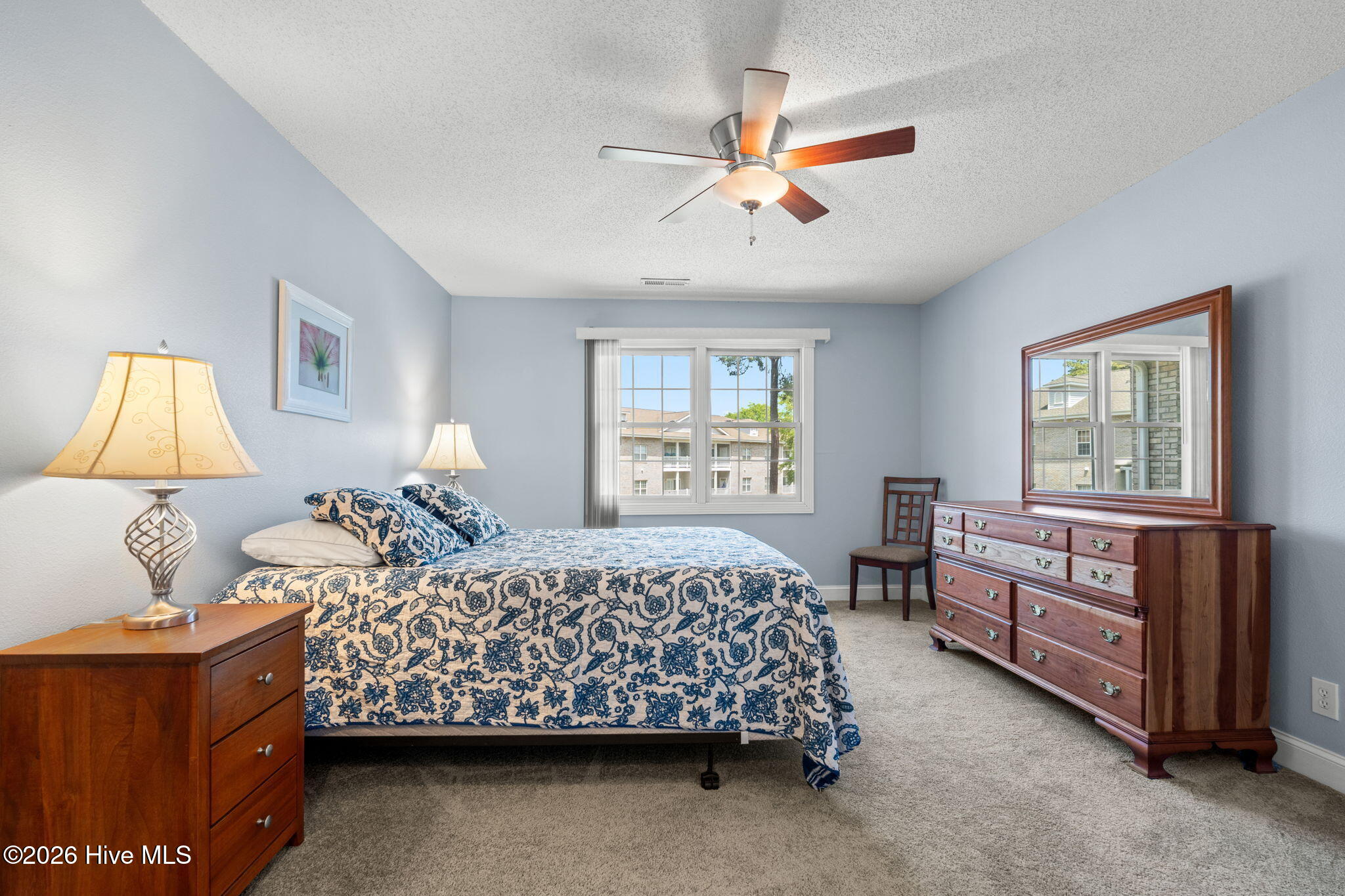 100569270 | Photo 16