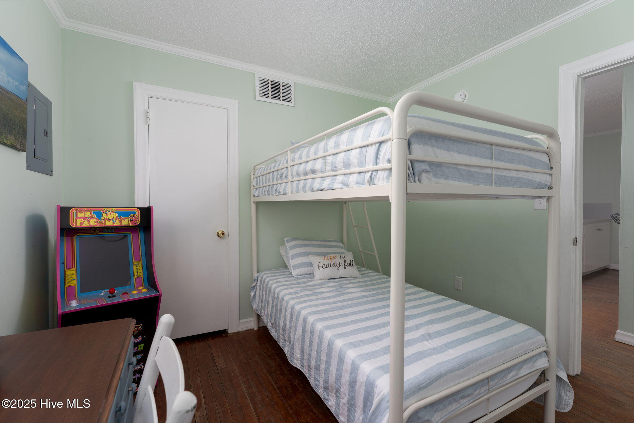 100534181 | Photo 43