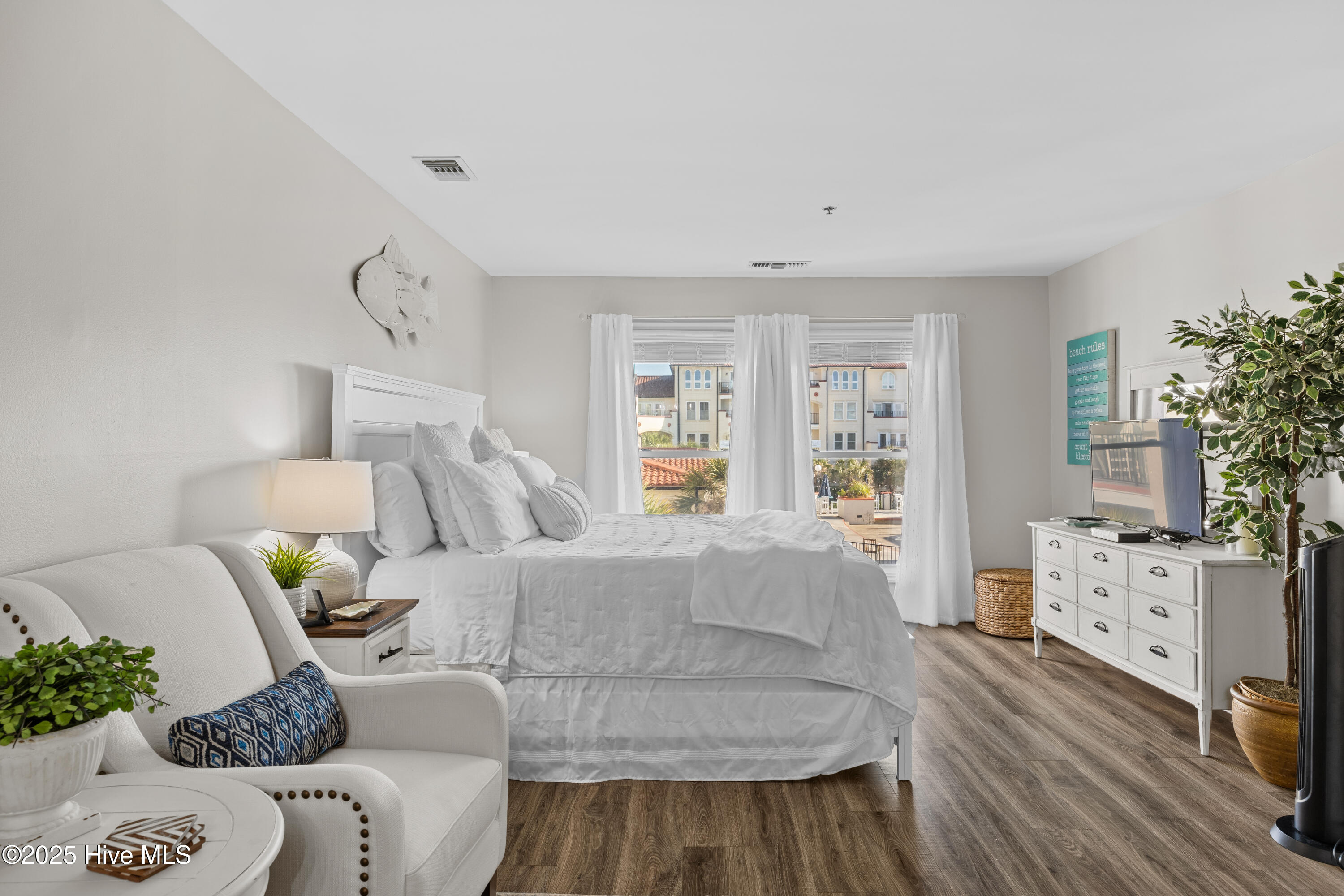 100530467 | Photo 21