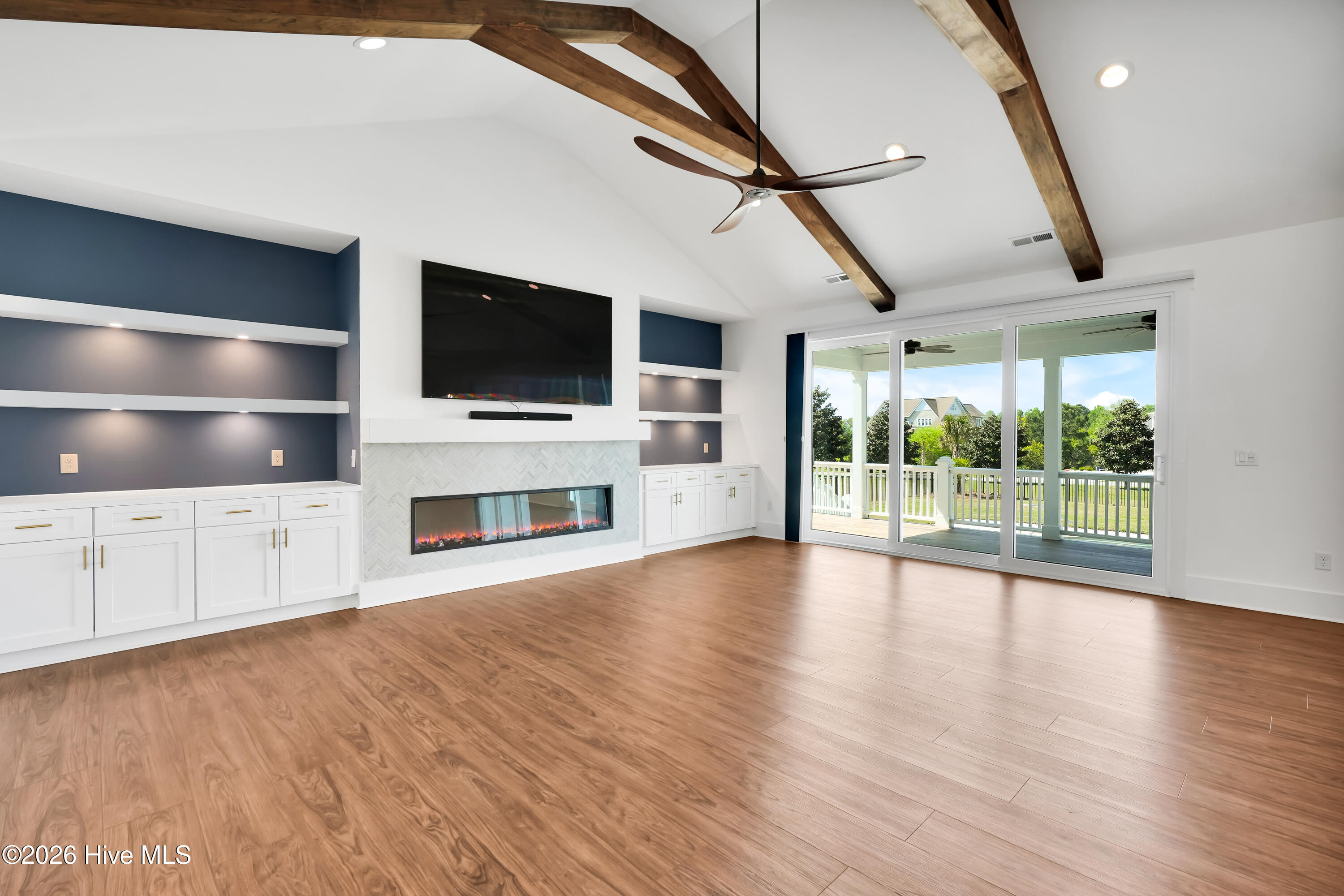 100567914 | Photo 13