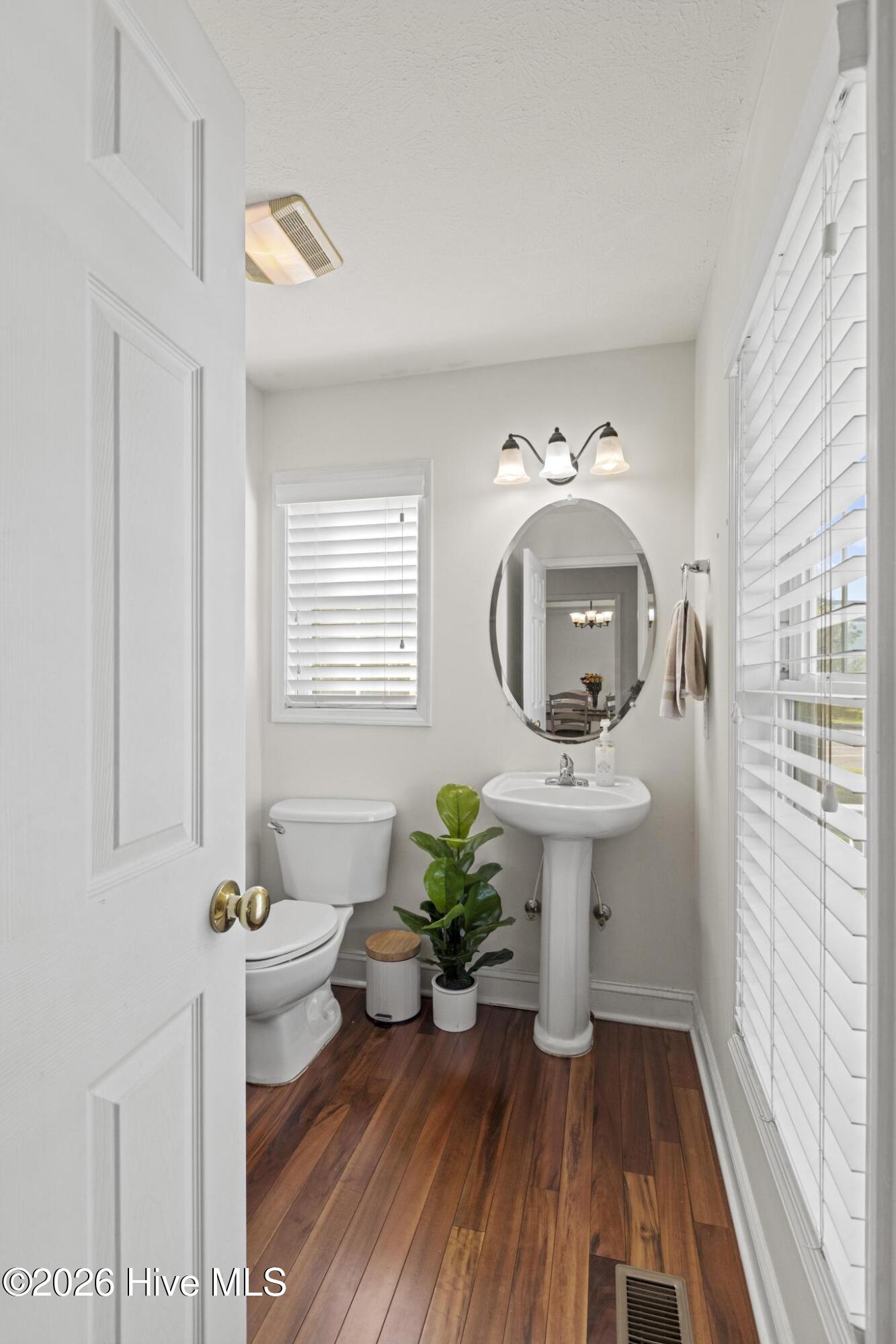 100567348 | Photo 12