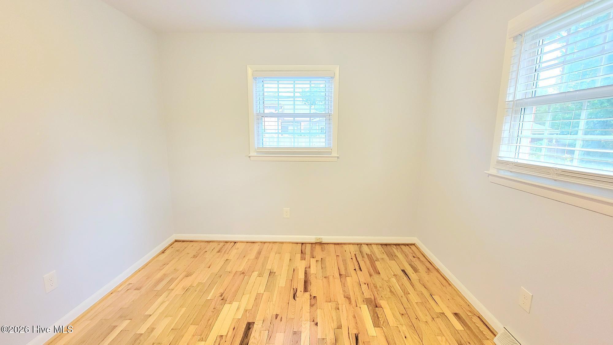 100548786 | Photo 19