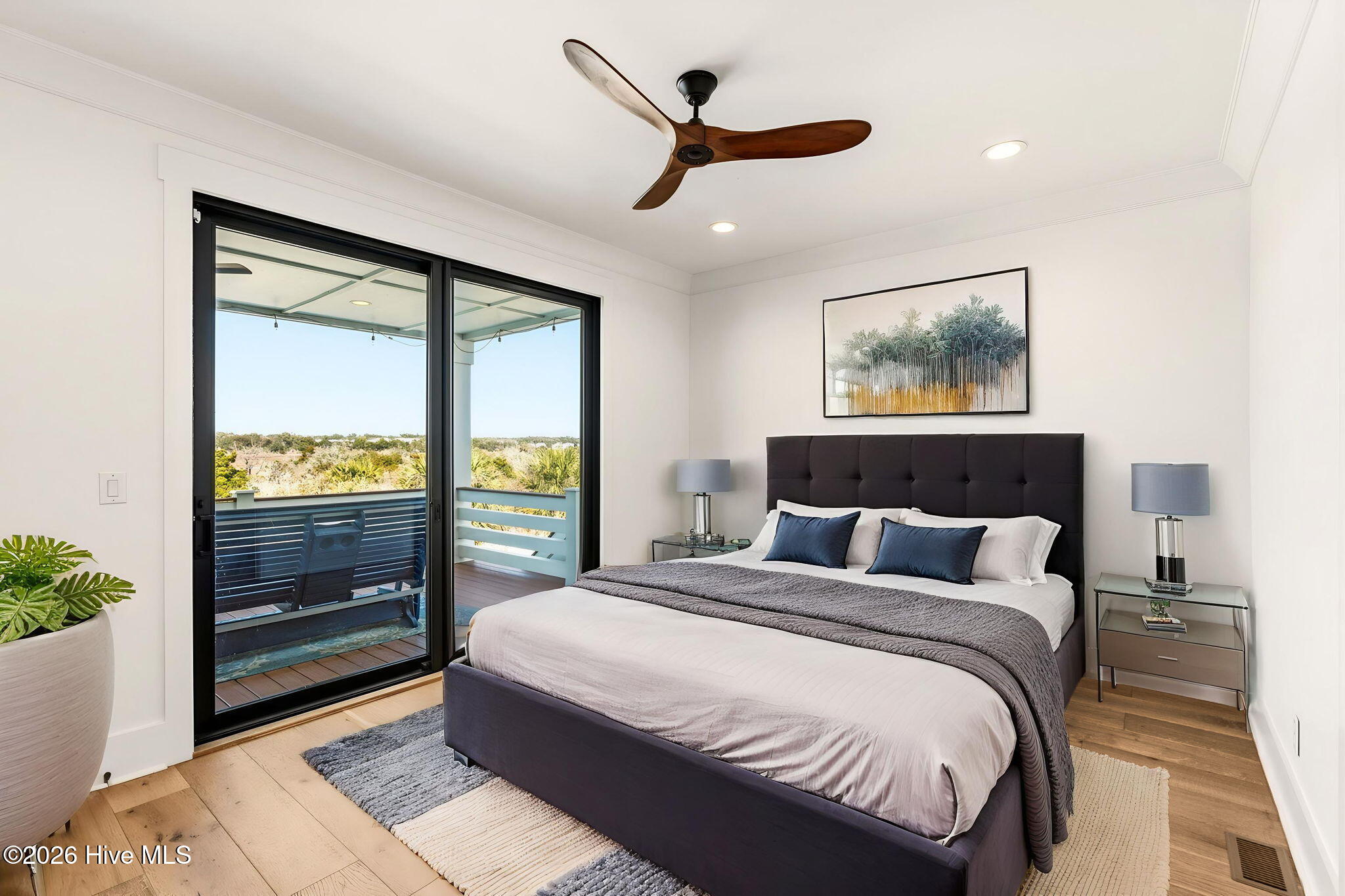 100557252 | Photo 40