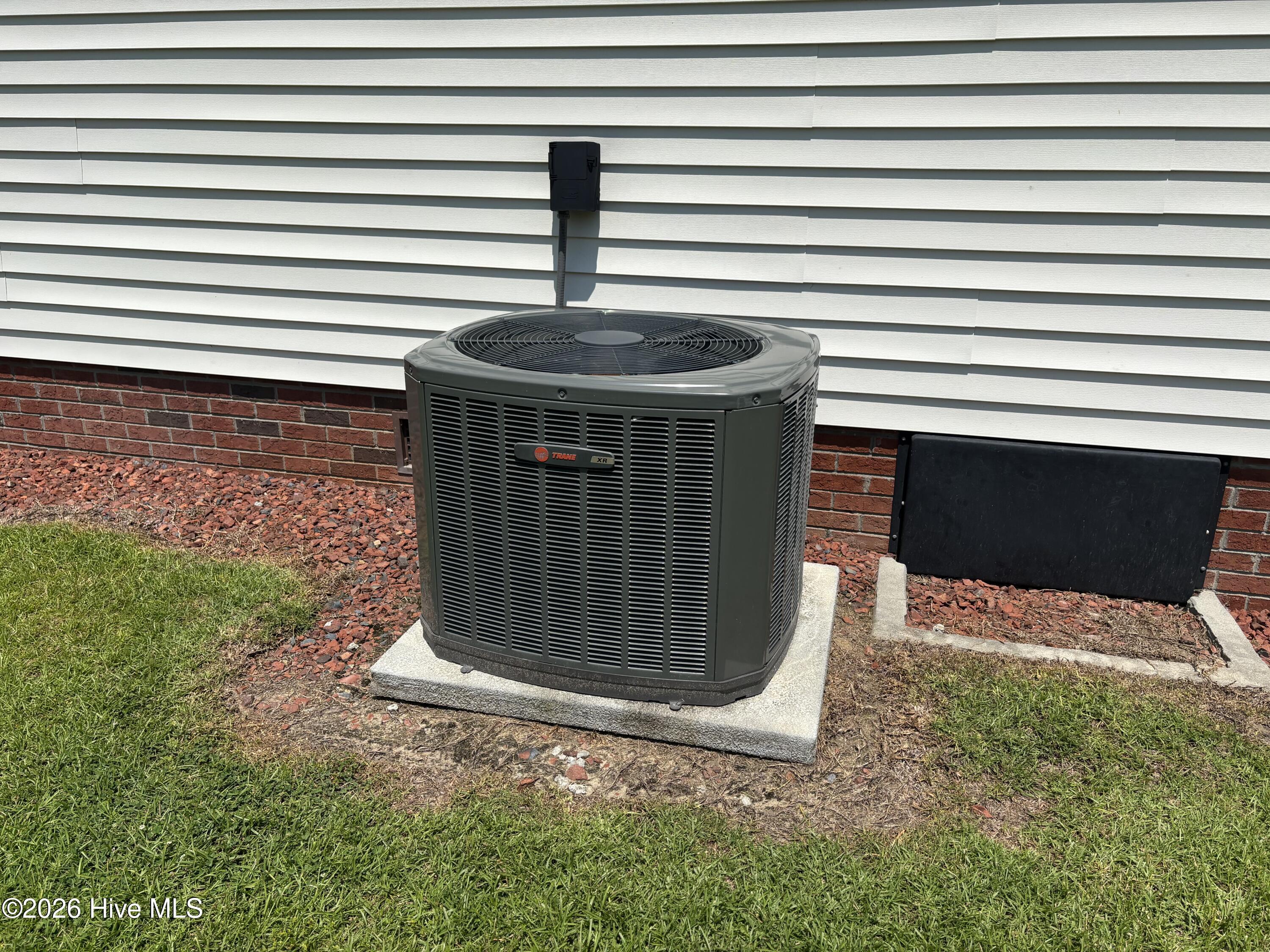 TRANE heat pump new in 2022 with a 10 year warranty